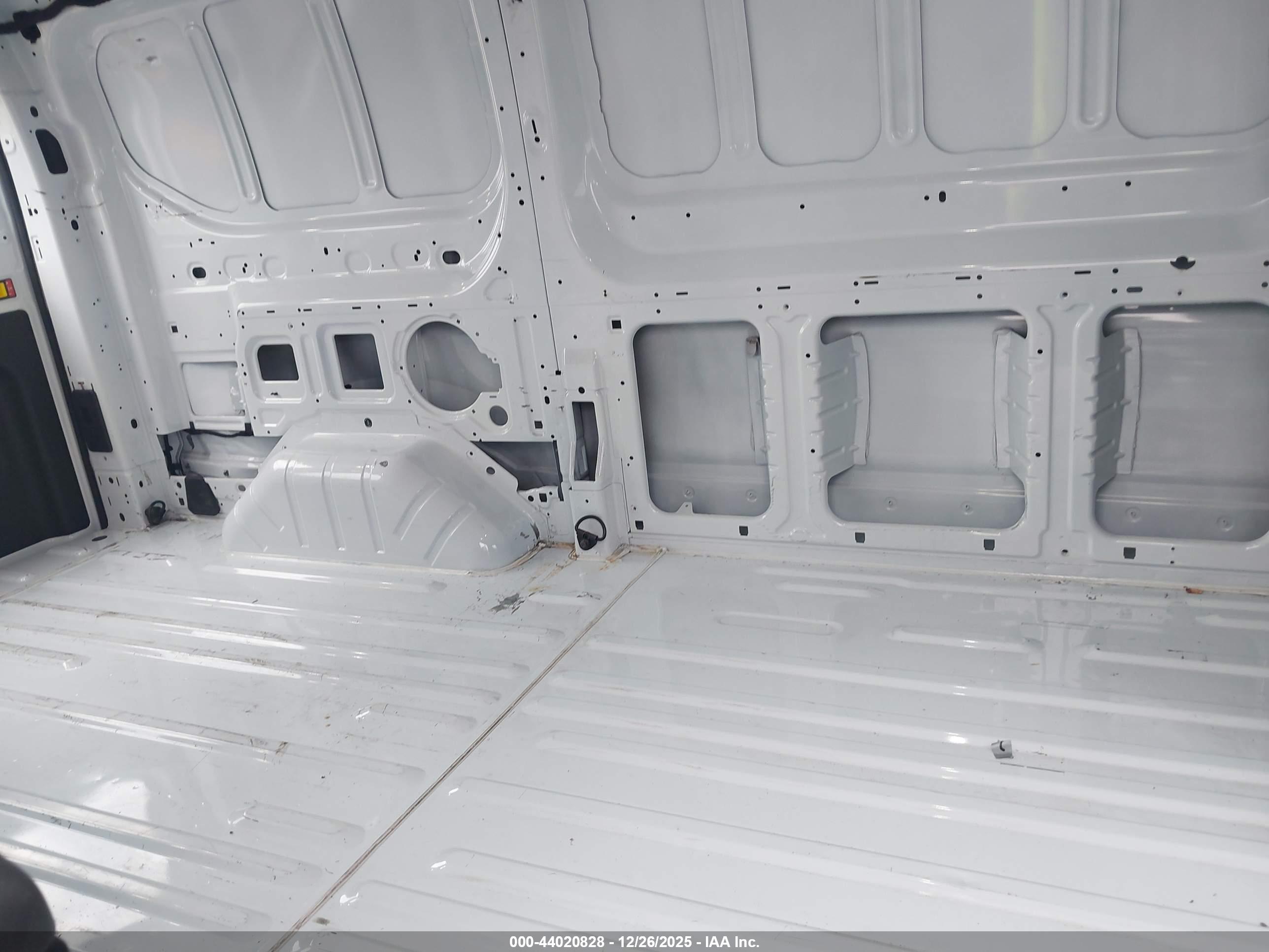FORD TRANSIT-150 image 8