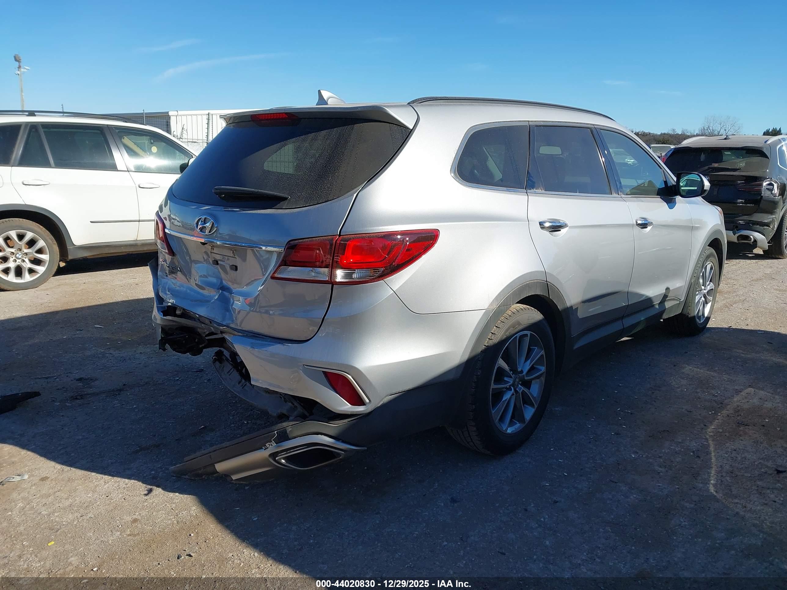 HYUNDAI SANTA image 4