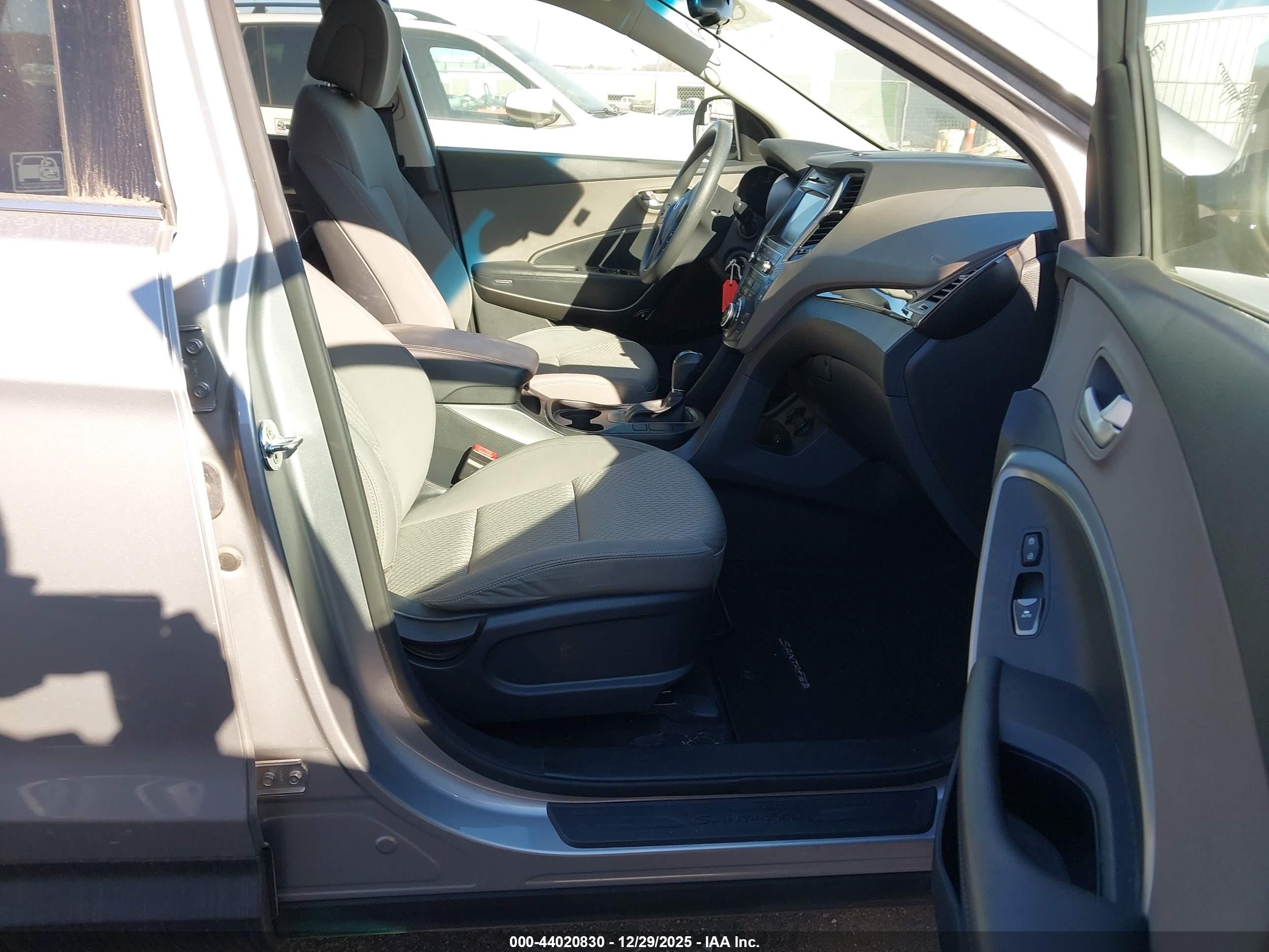 HYUNDAI SANTA image 5
