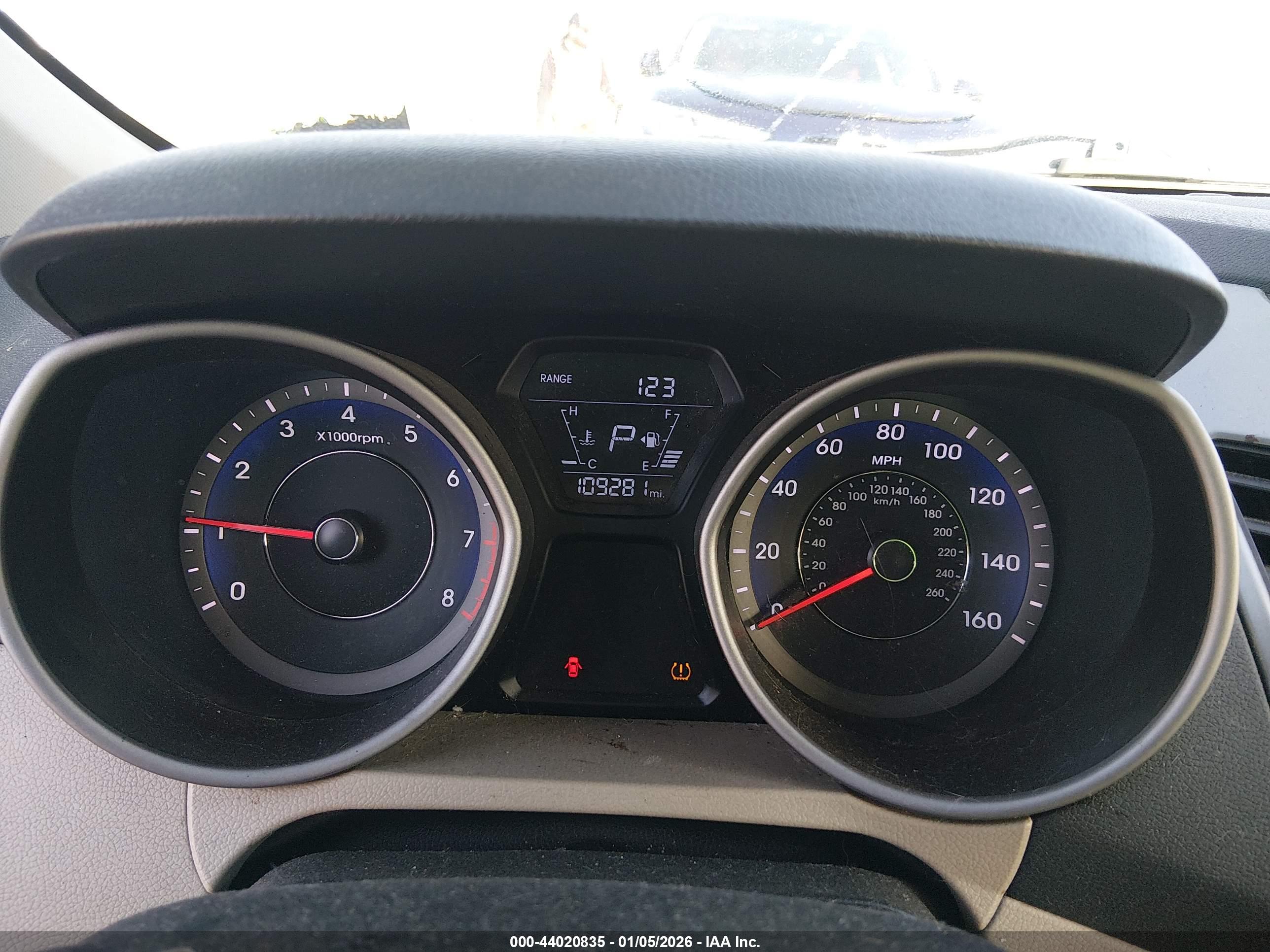 HYUNDAI ELANTRA image 7