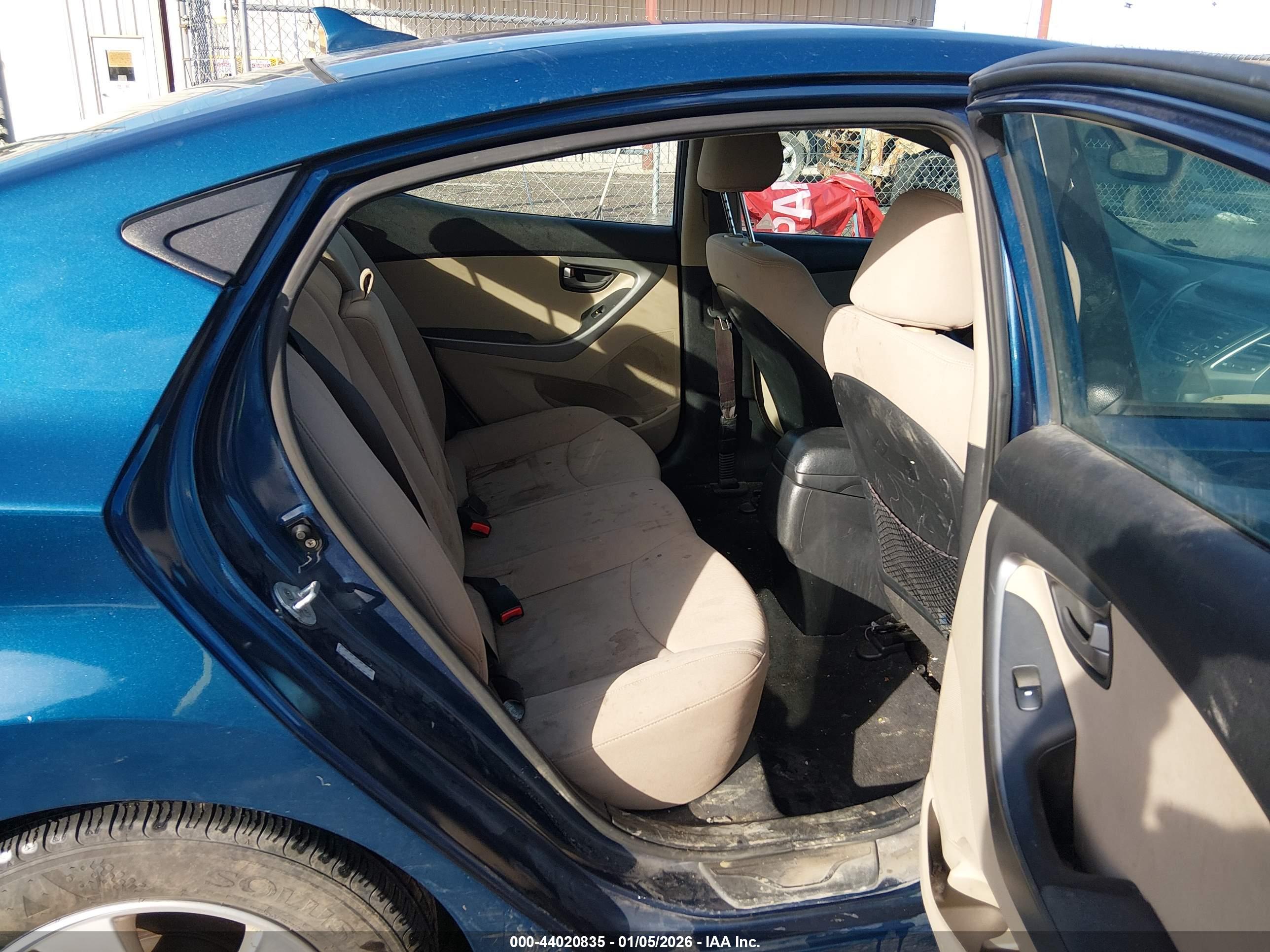 HYUNDAI ELANTRA image 8