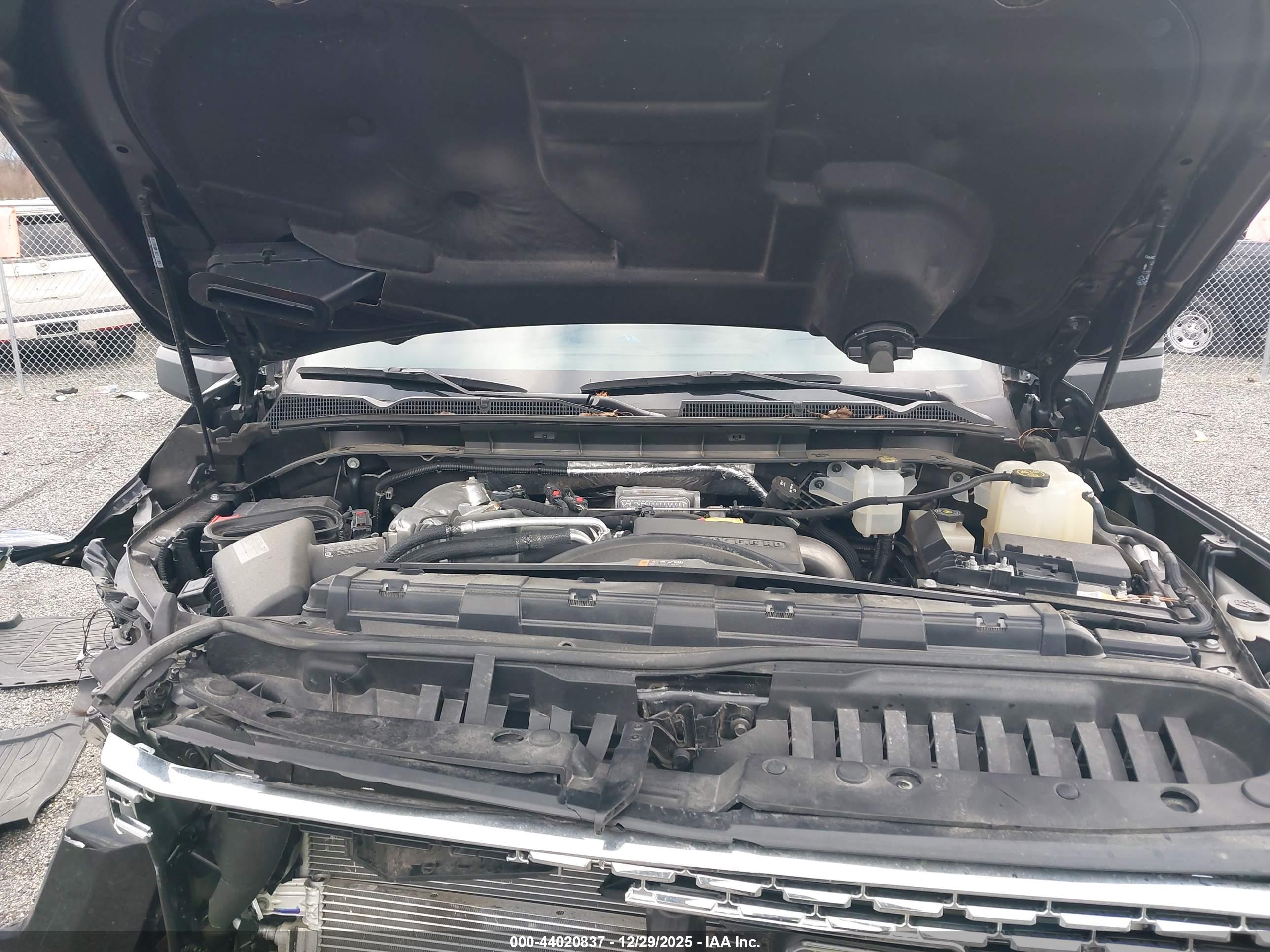 GMC SIERRA image 10