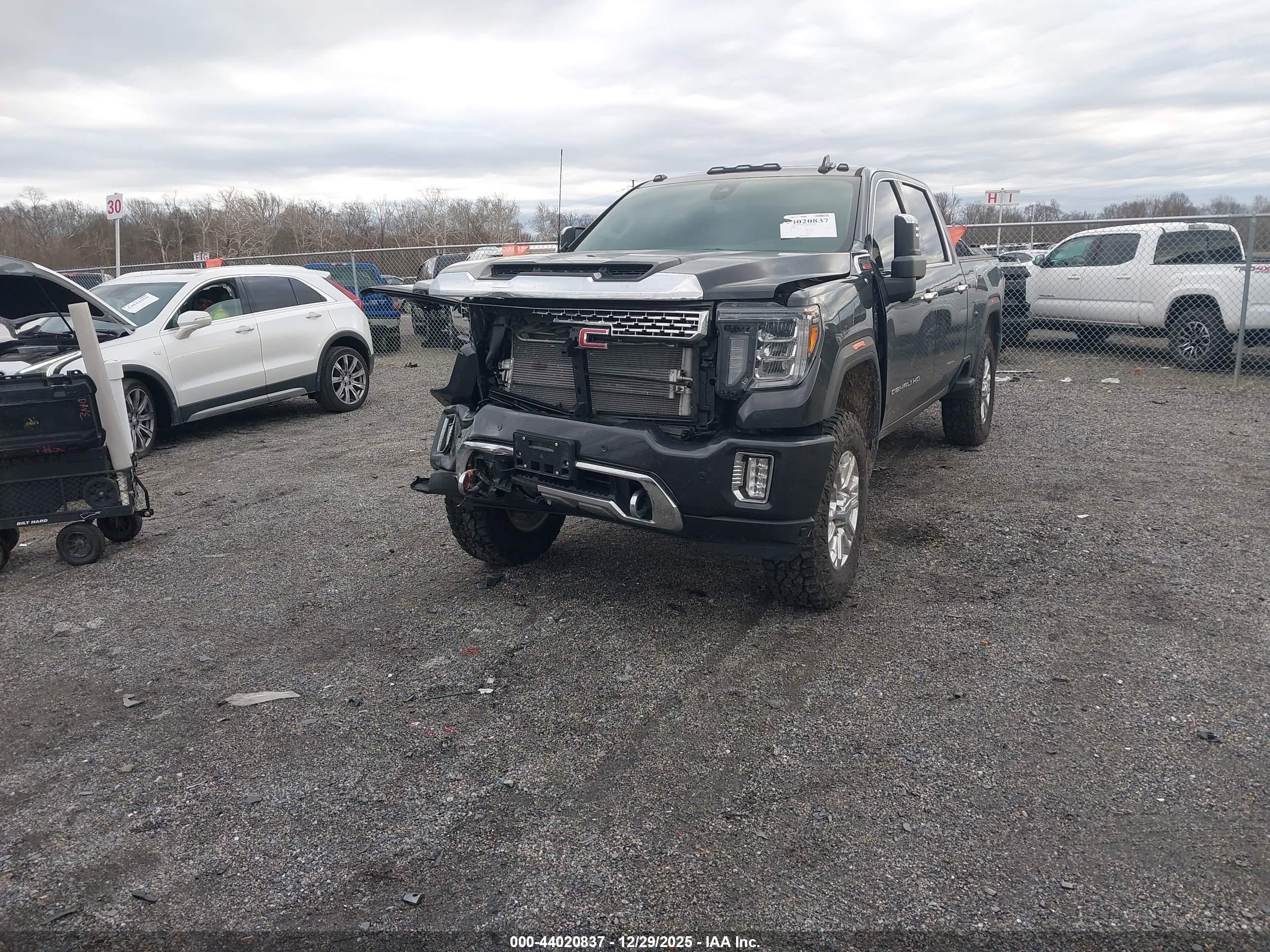 GMC SIERRA image 2