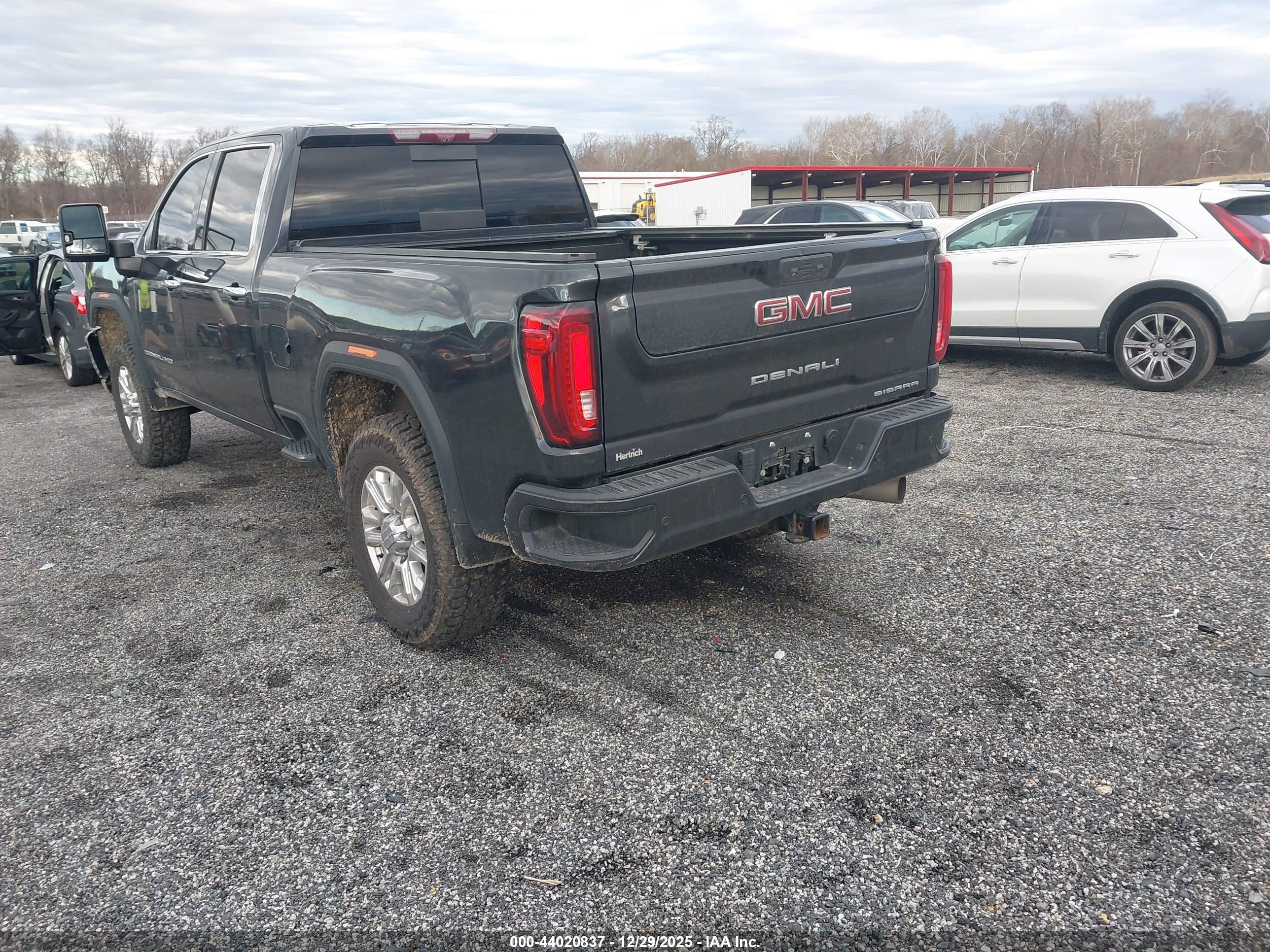 GMC SIERRA image 3