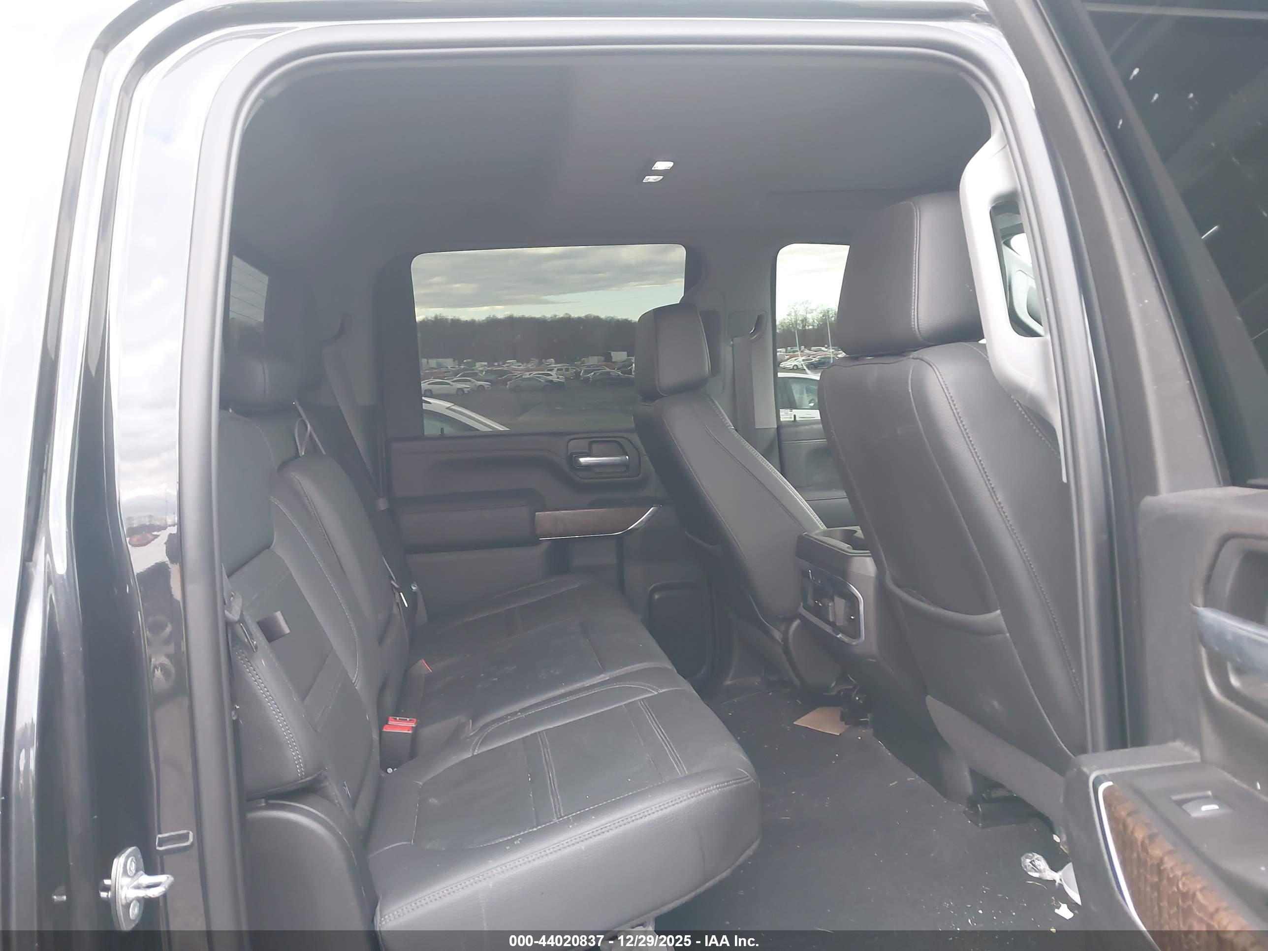 GMC SIERRA image 8
