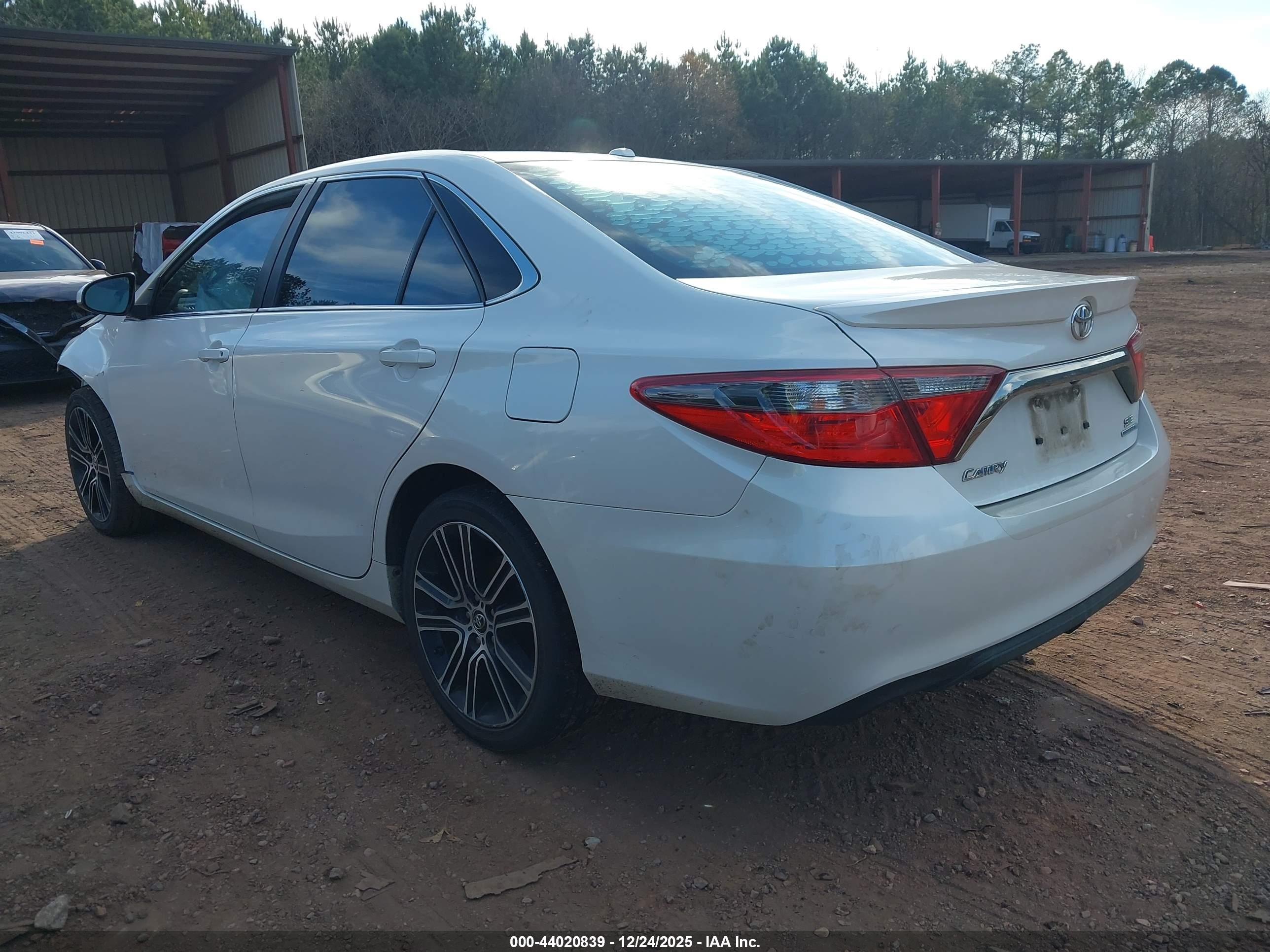 TOYOTA CAMRY image 3