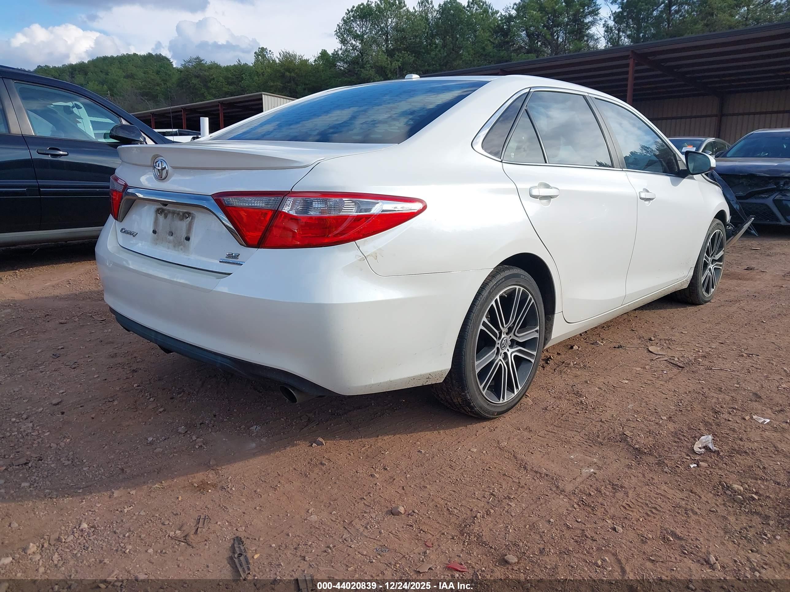 TOYOTA CAMRY image 4