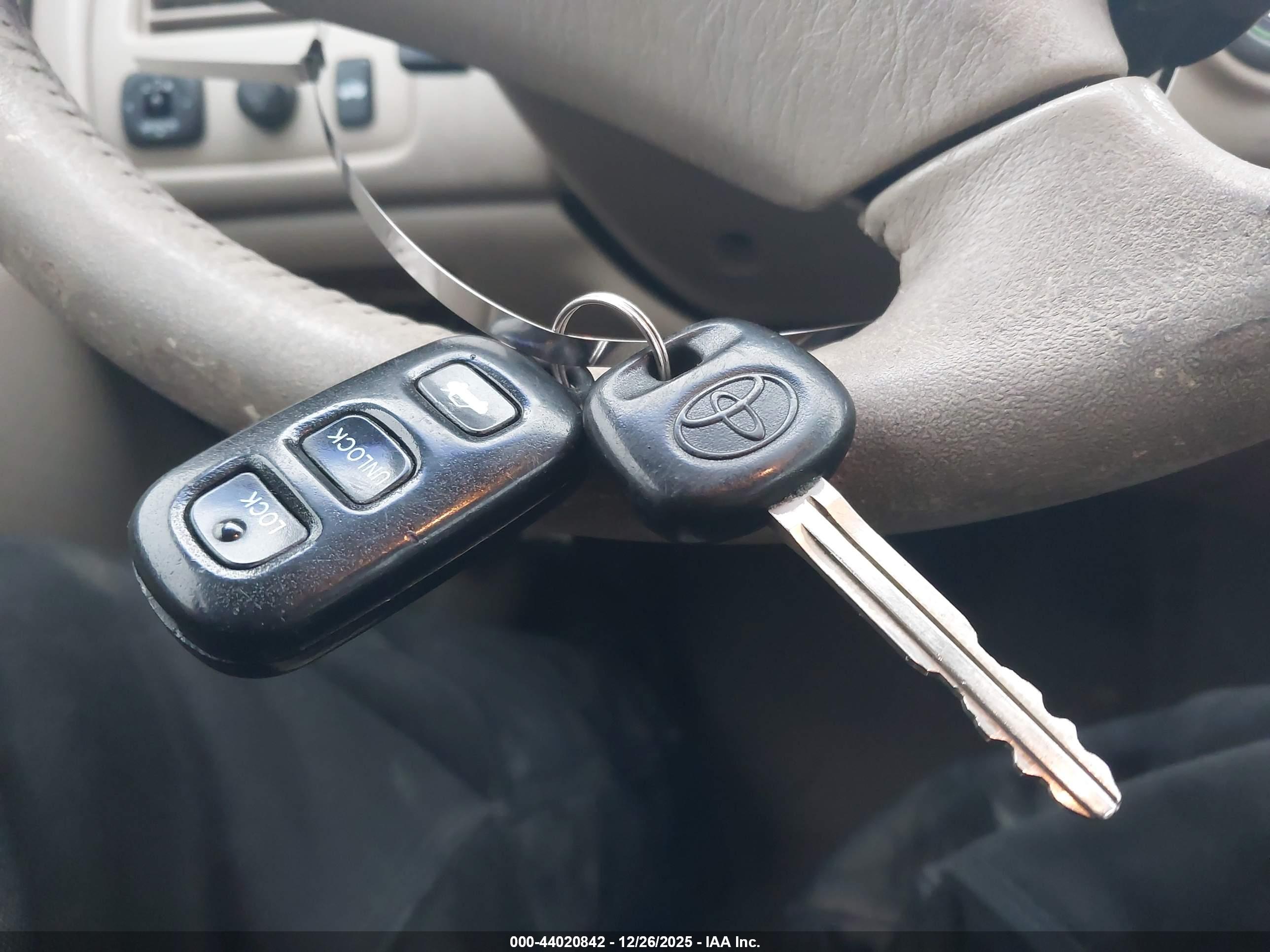 TOYOTA AVALON image 11