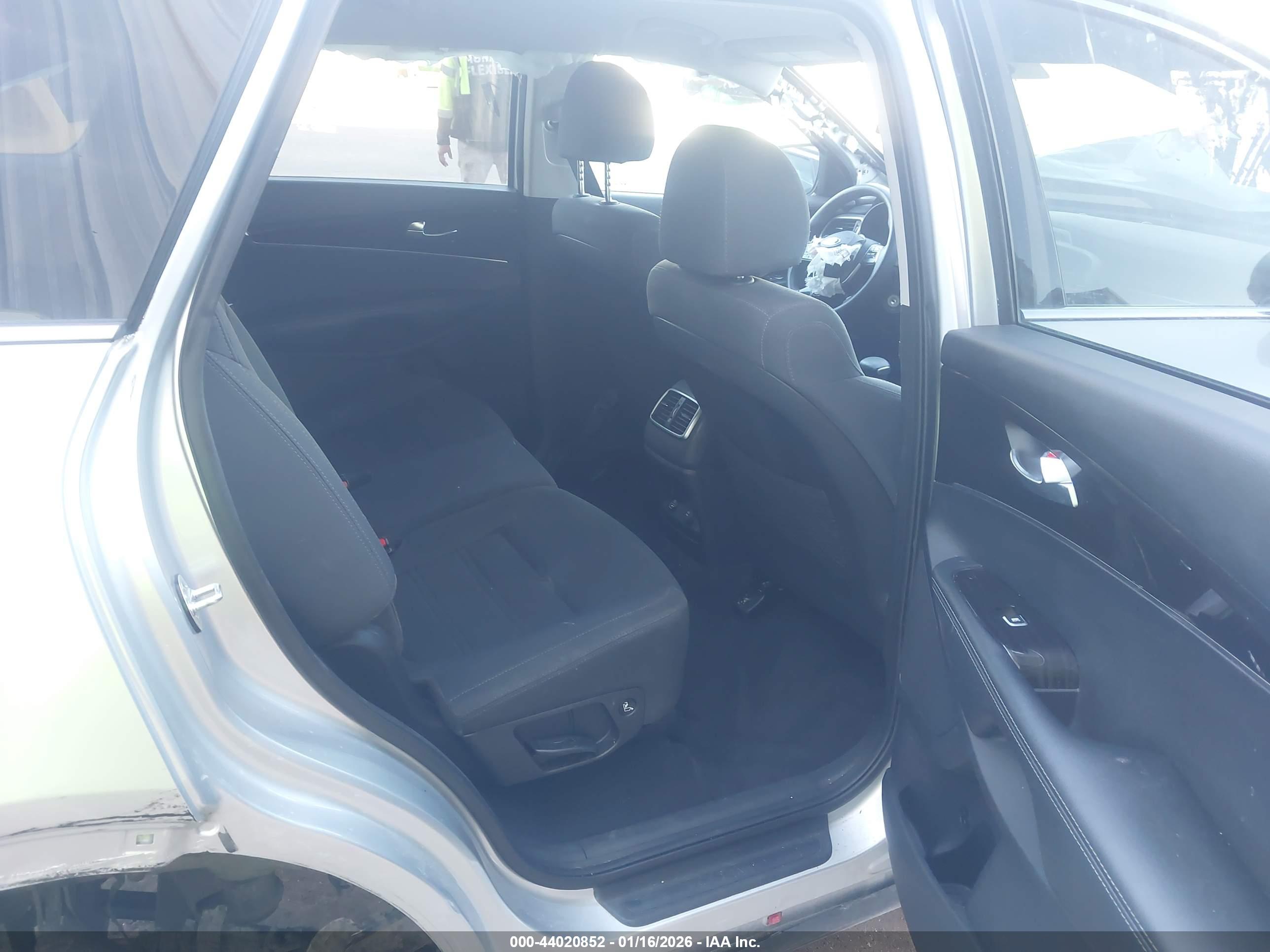 KIA SORENTO image 8