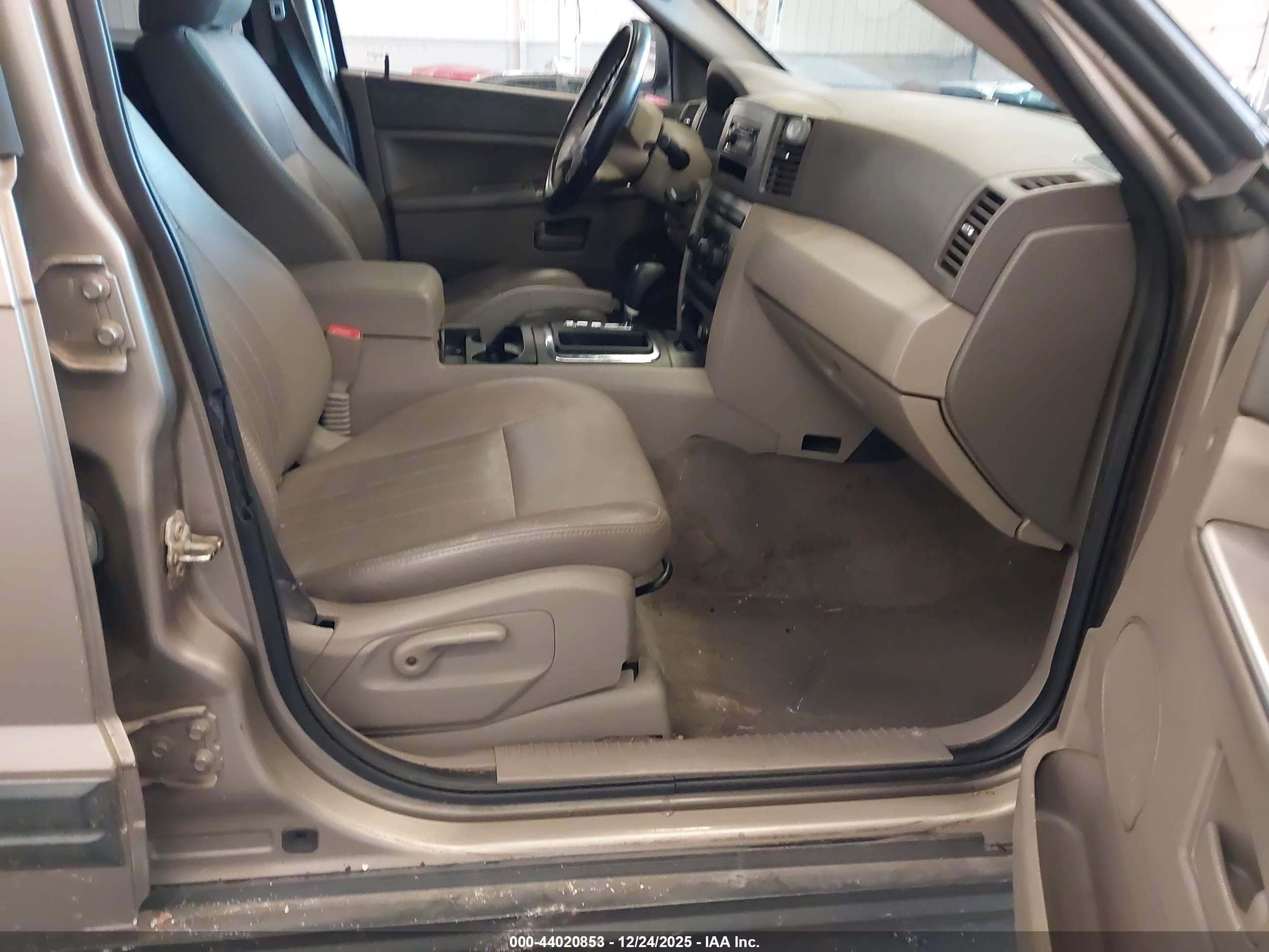 JEEP GRAND image 5