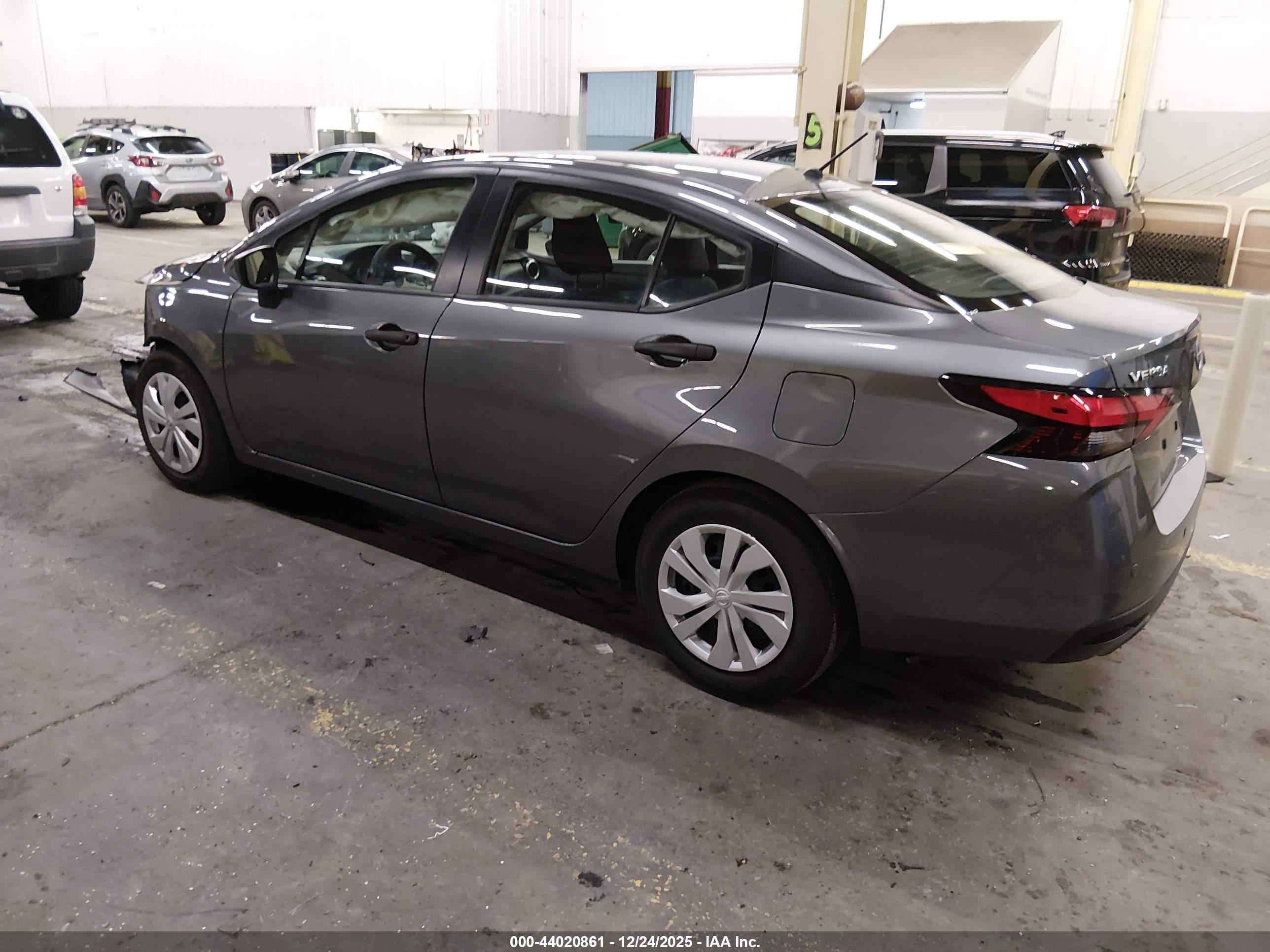 NISSAN VERSA image 3