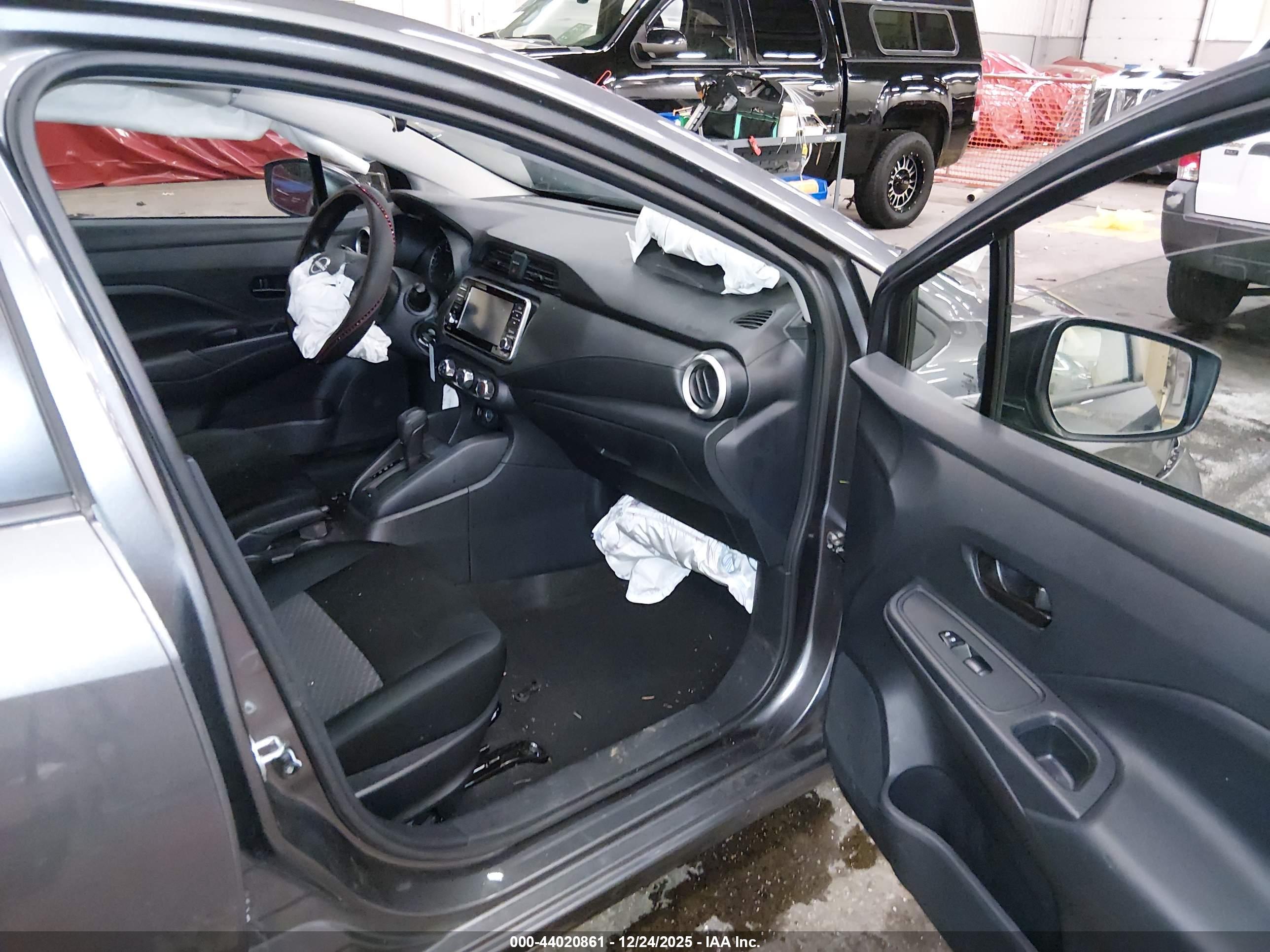 NISSAN VERSA image 5