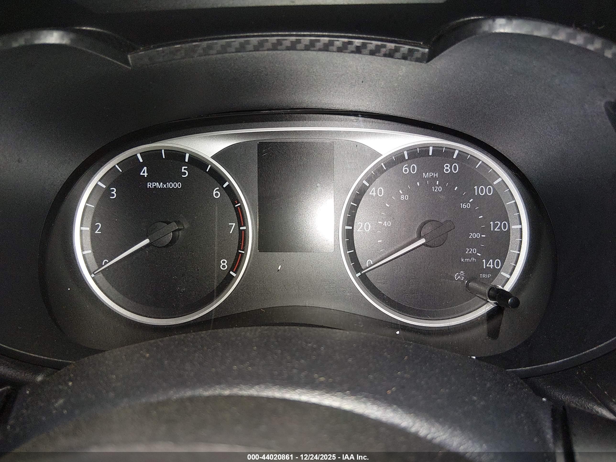 NISSAN VERSA image 7