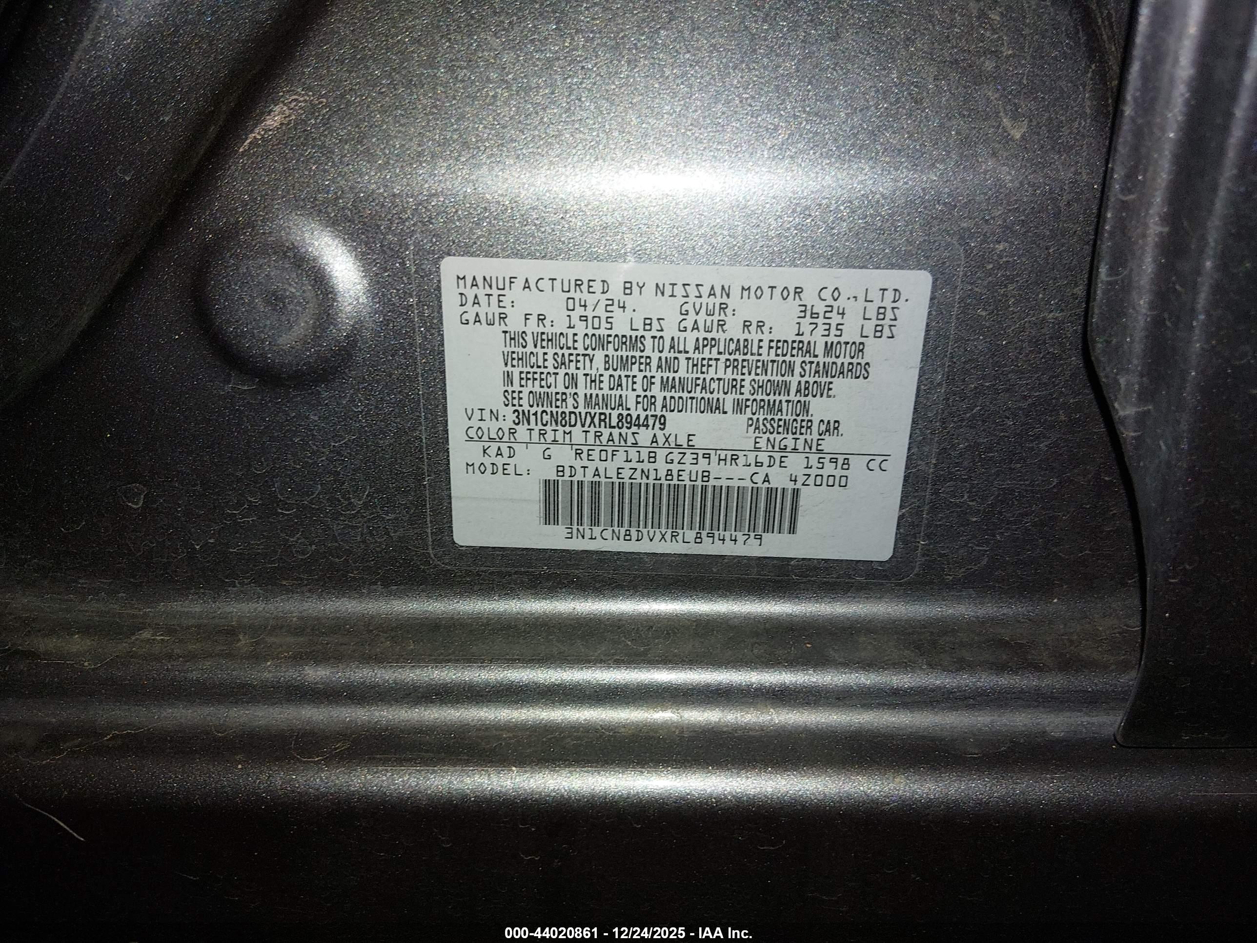 NISSAN VERSA image 9