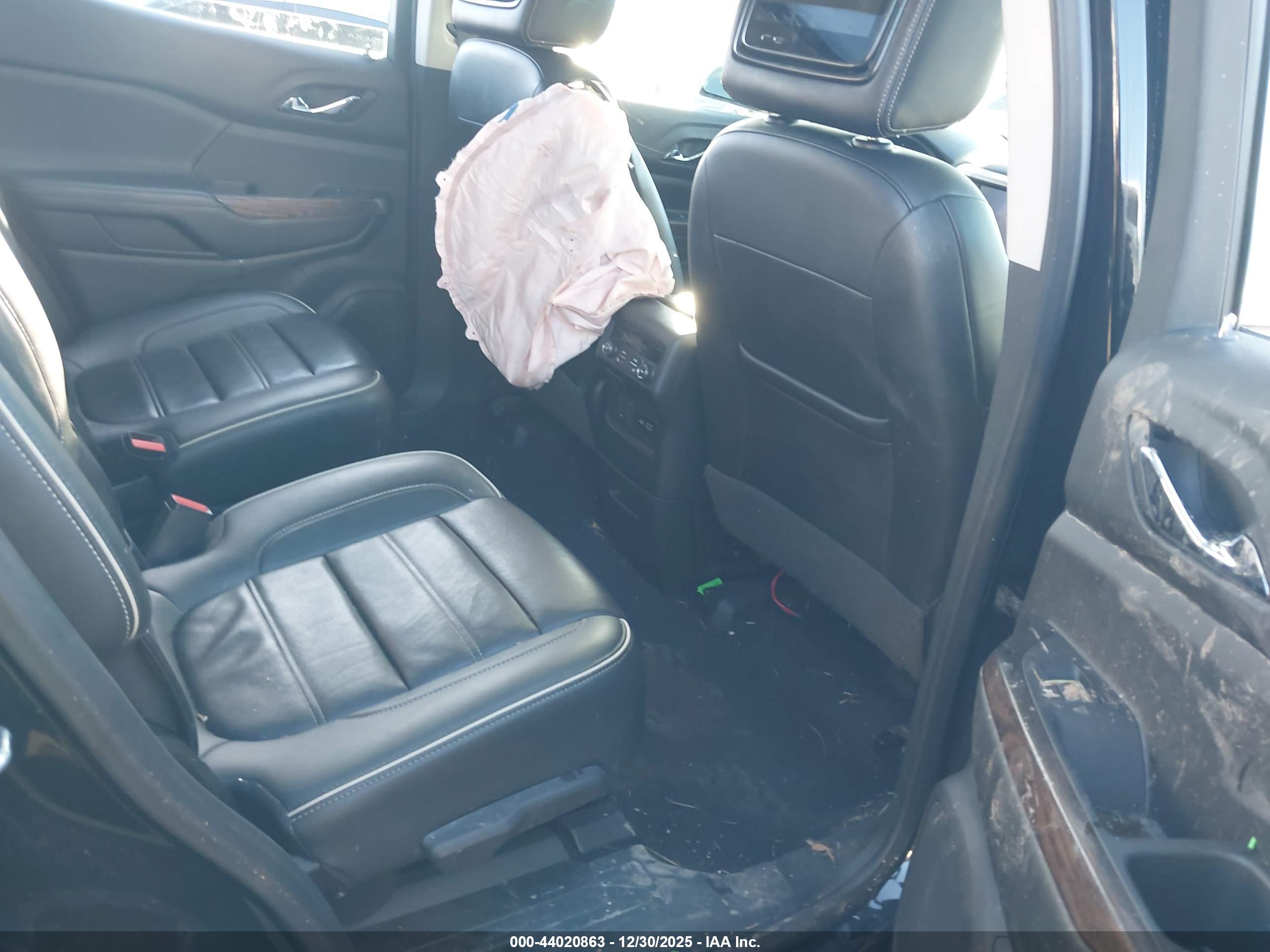 GMC ACADIA image 8