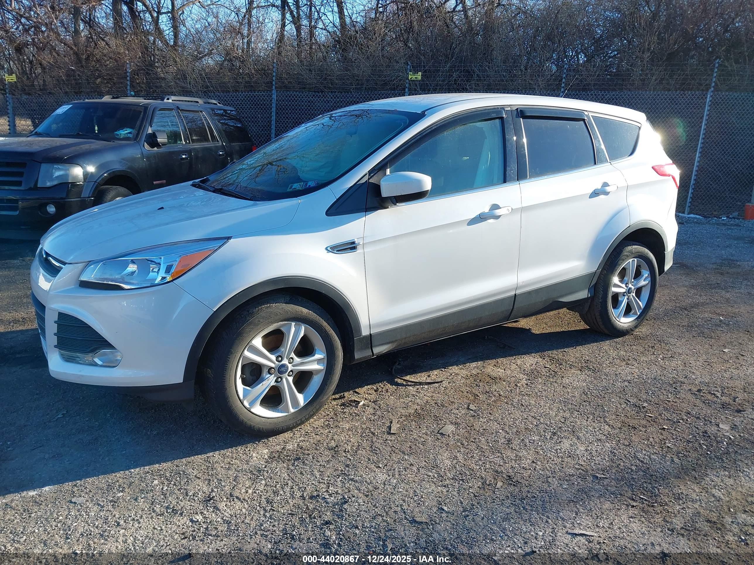 FORD ESCAPE image 2