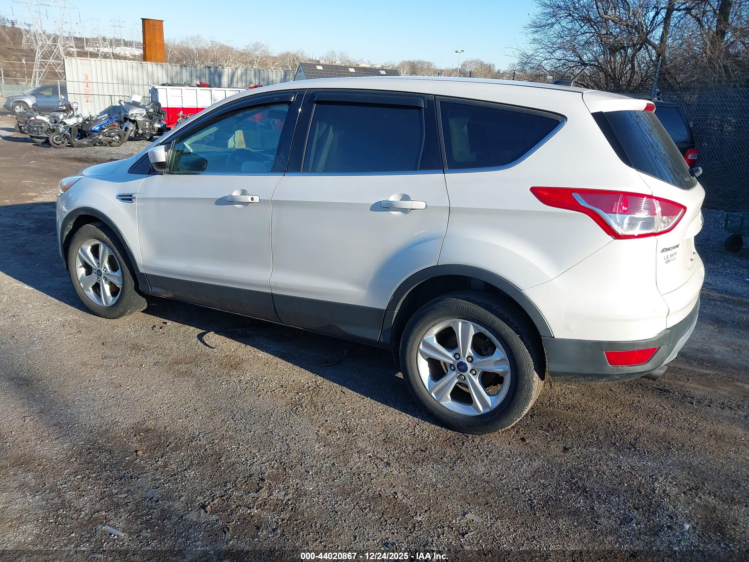 FORD ESCAPE image 3