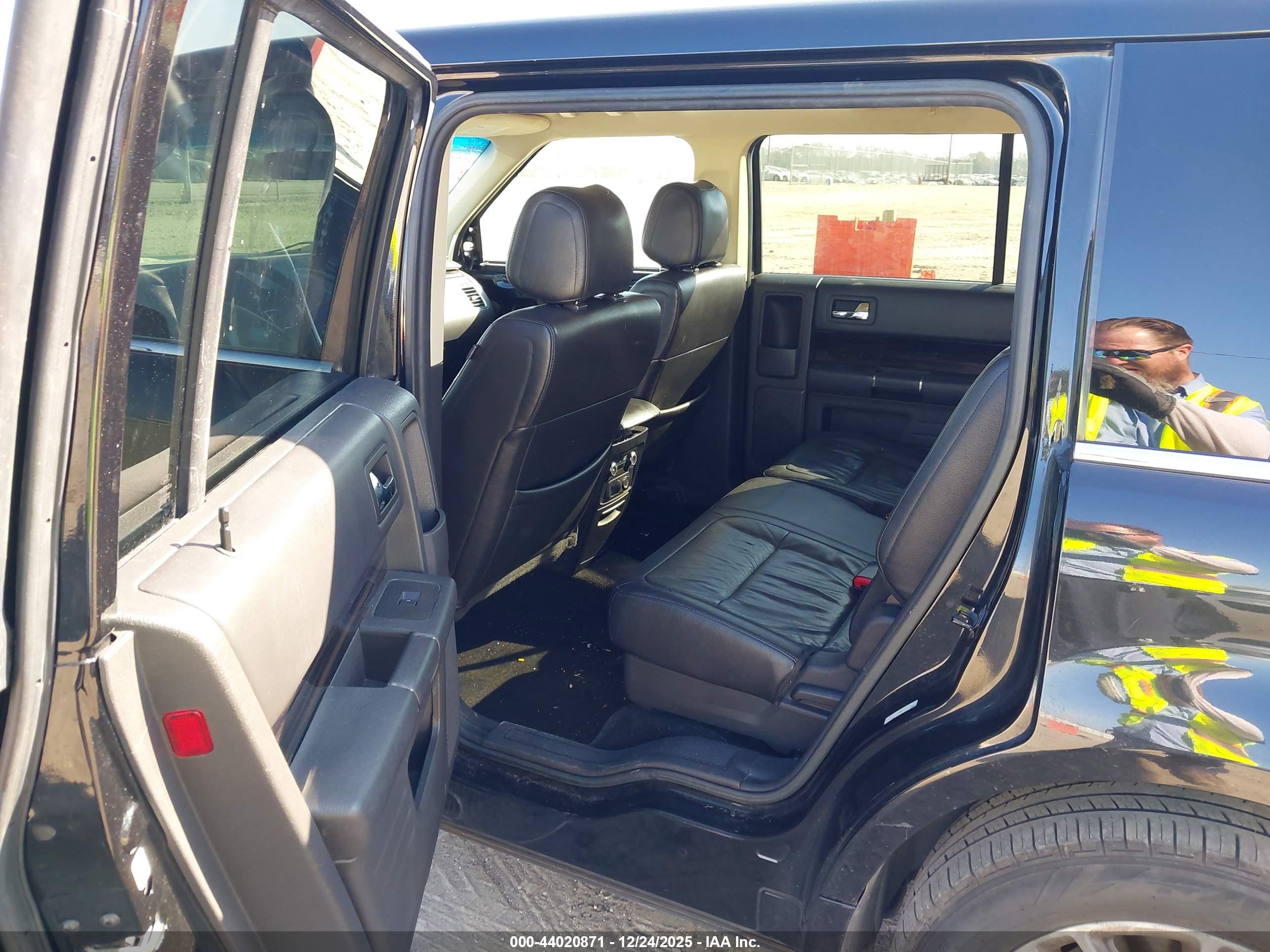 FORD FLEX image 8