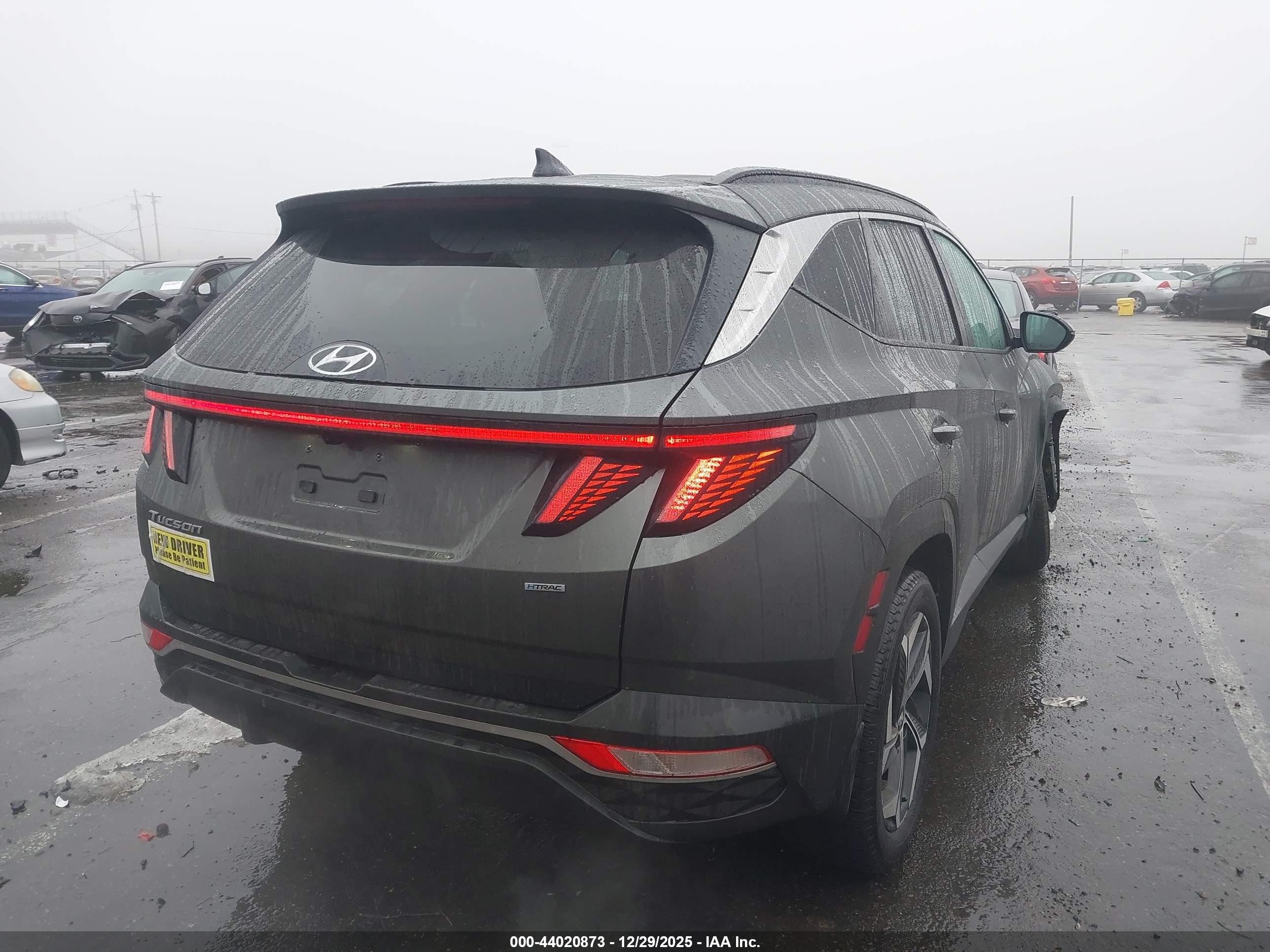 HYUNDAI TUCSON image 4