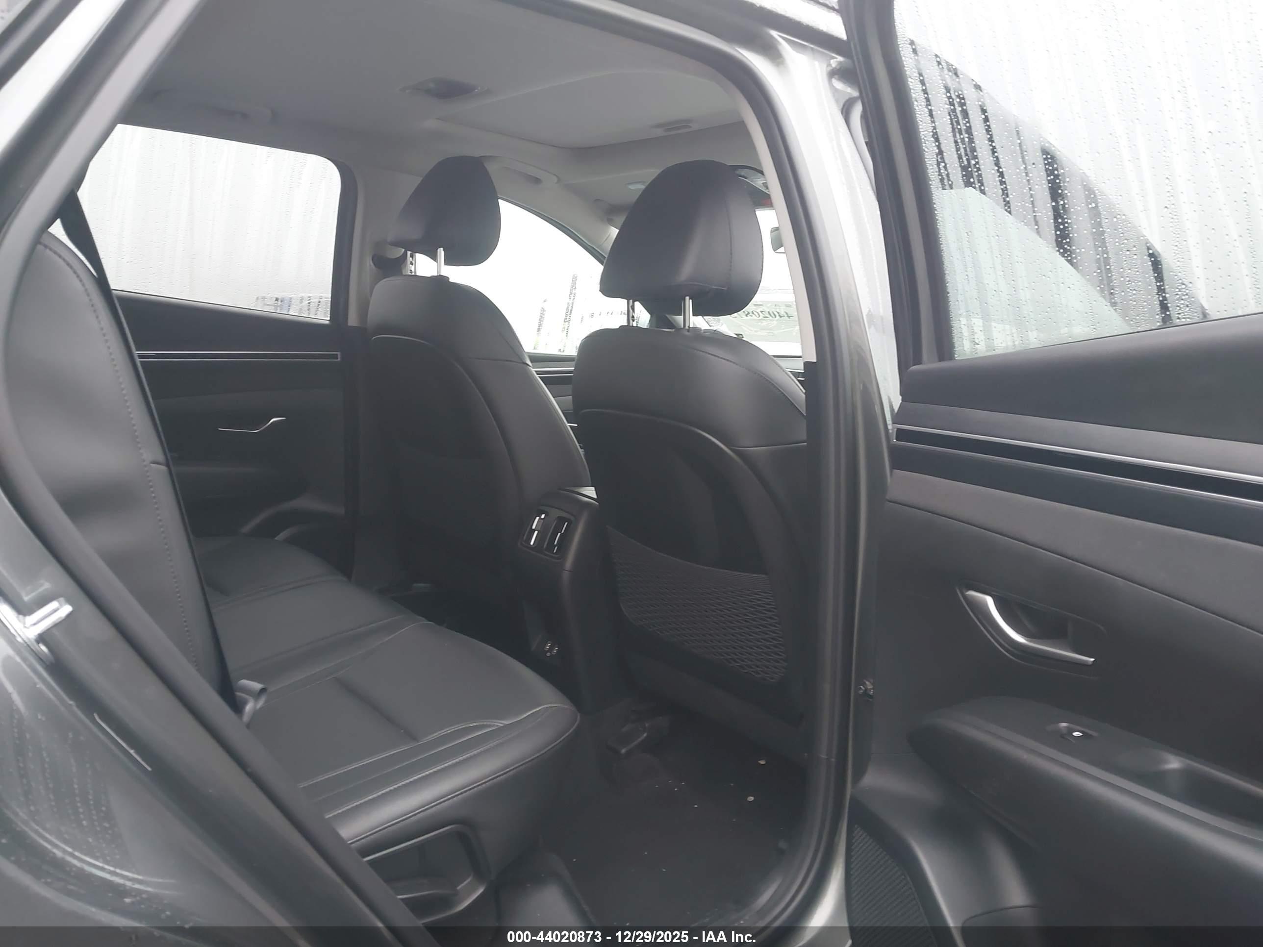 HYUNDAI TUCSON image 8
