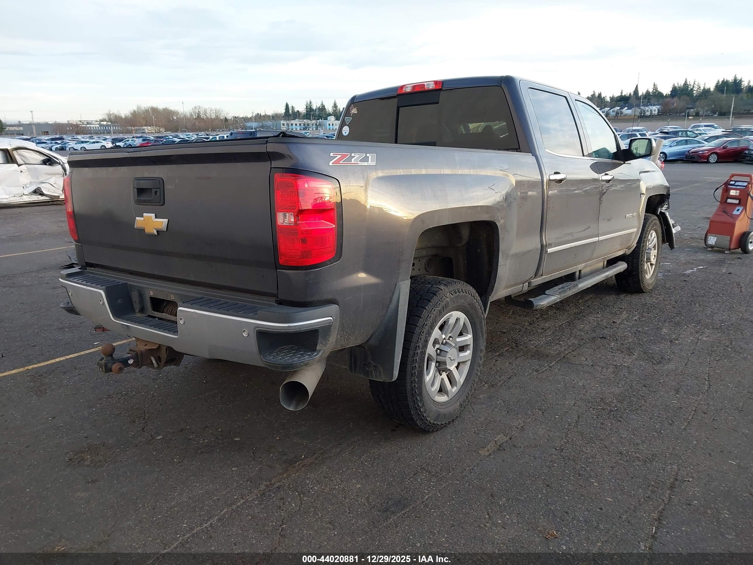 CHEVROLET SILVERADO image 4
