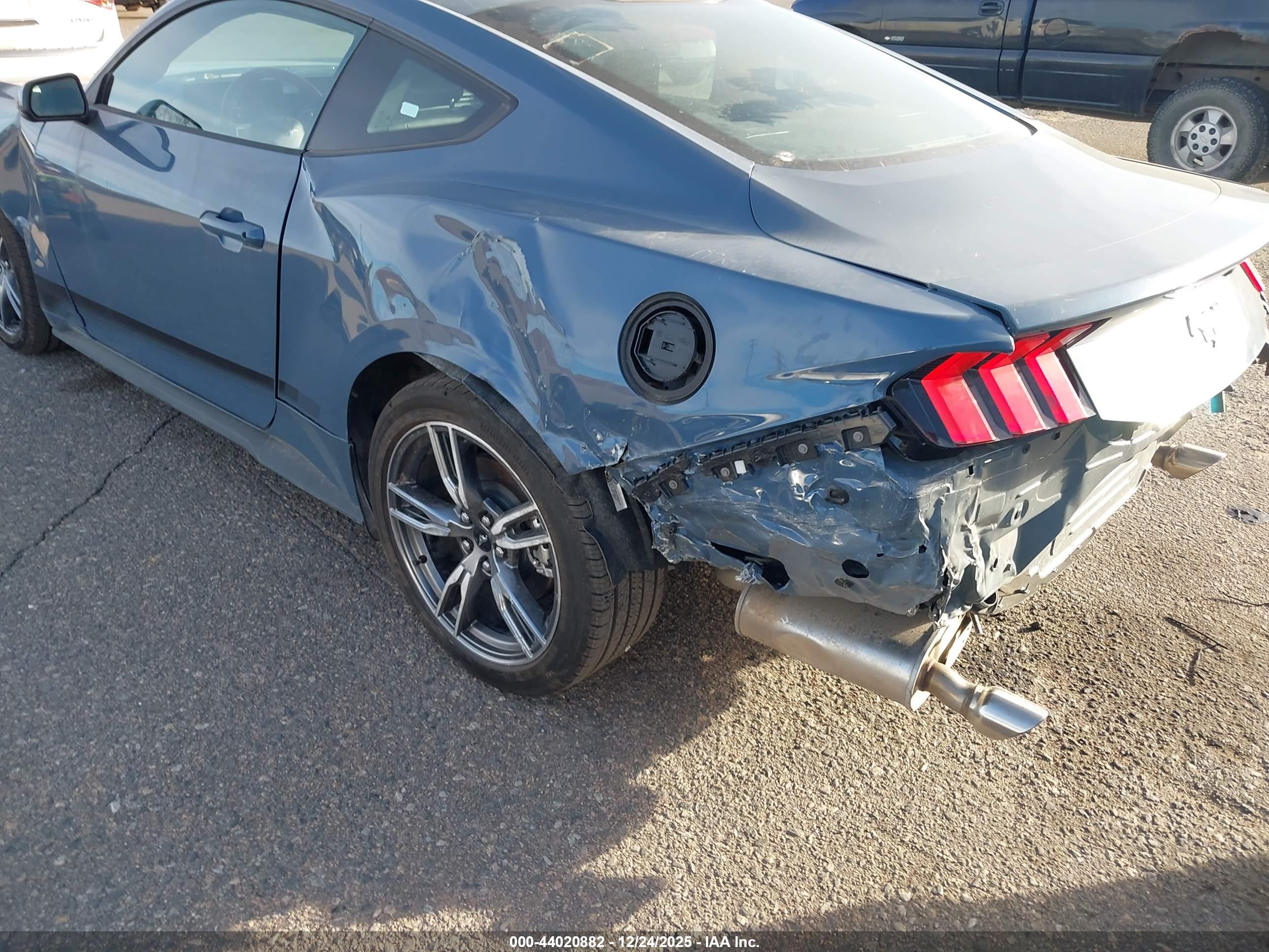 FORD MUSTANG image 6