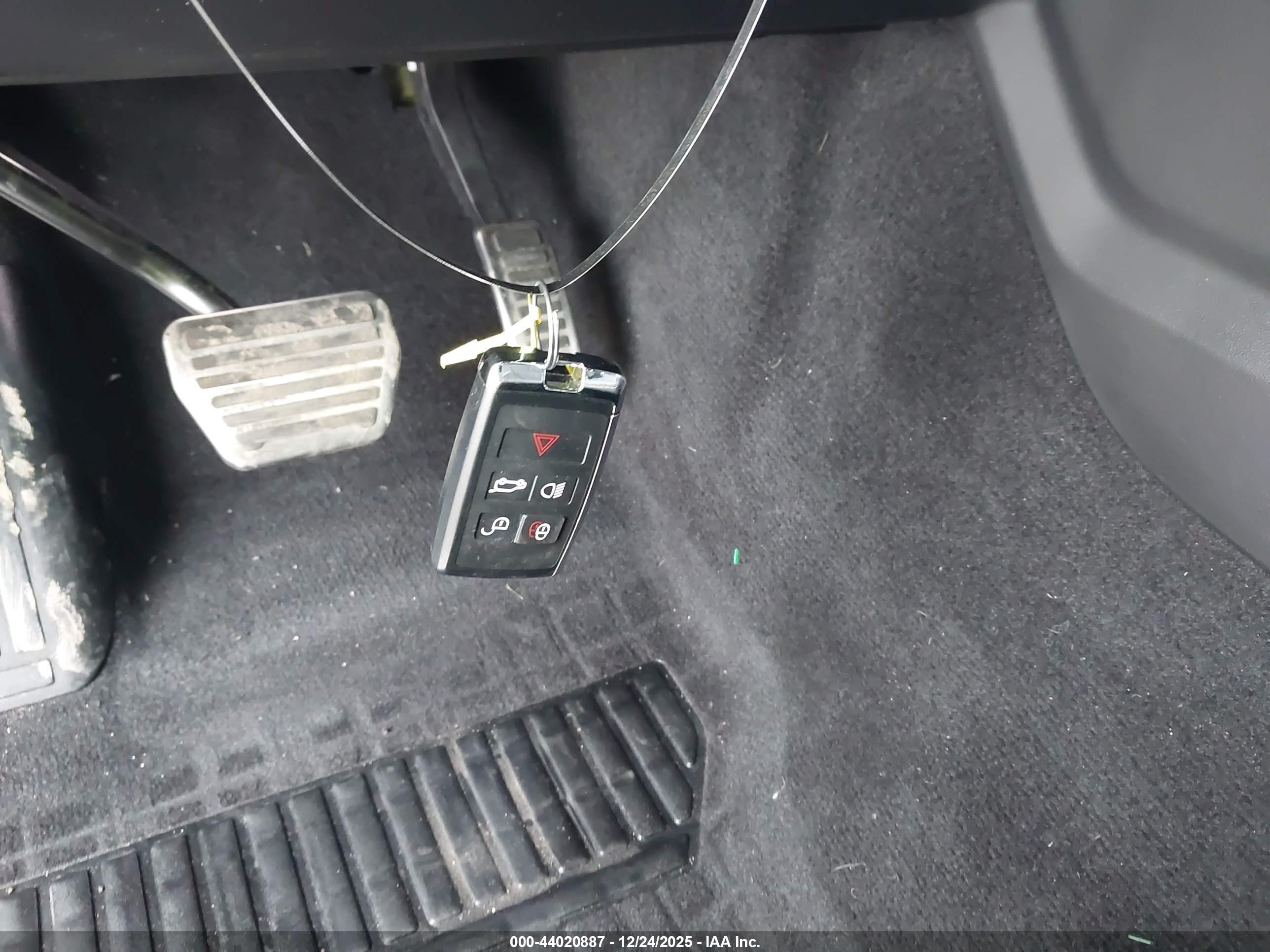 LAND ROVER image 11
