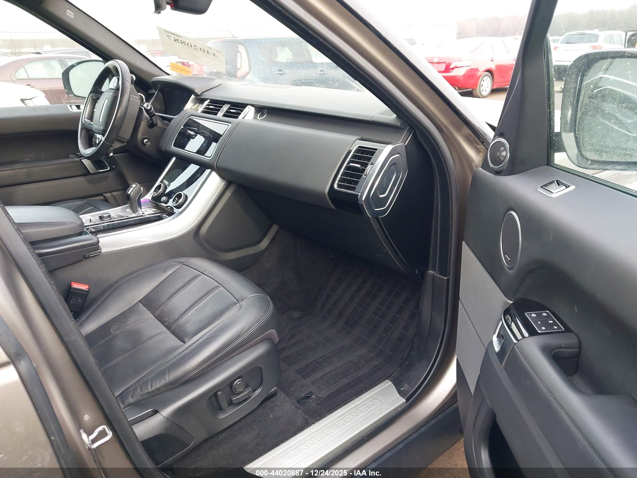 LAND ROVER image 5