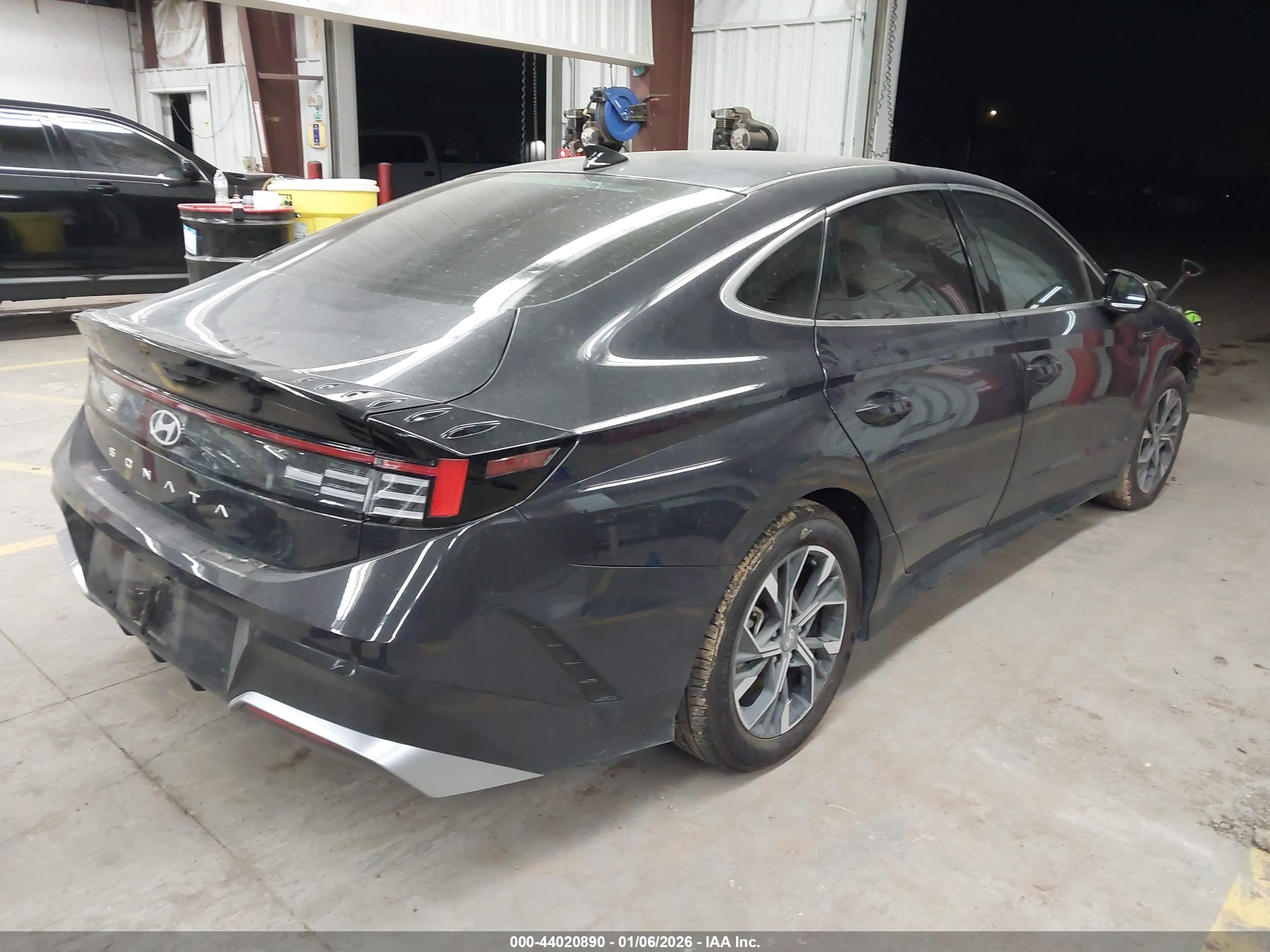 HYUNDAI SONATA image 4