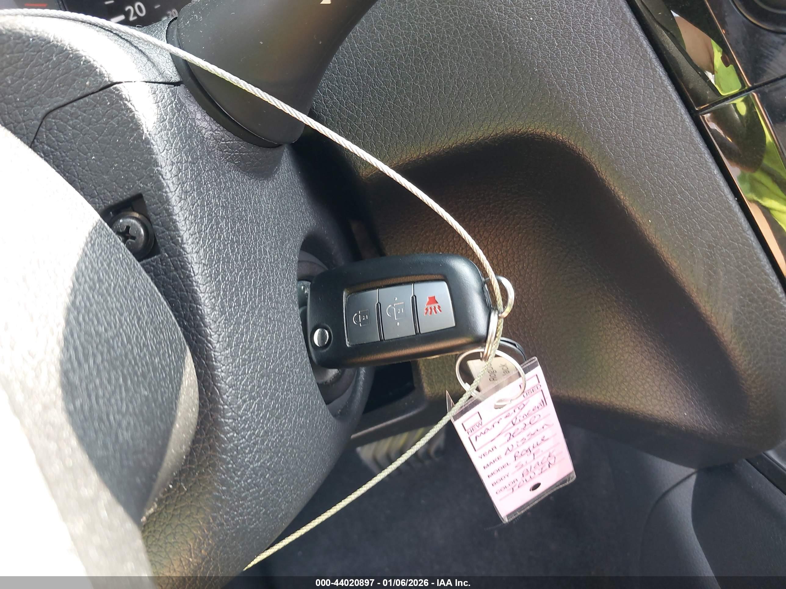 NISSAN ROGUE image 11