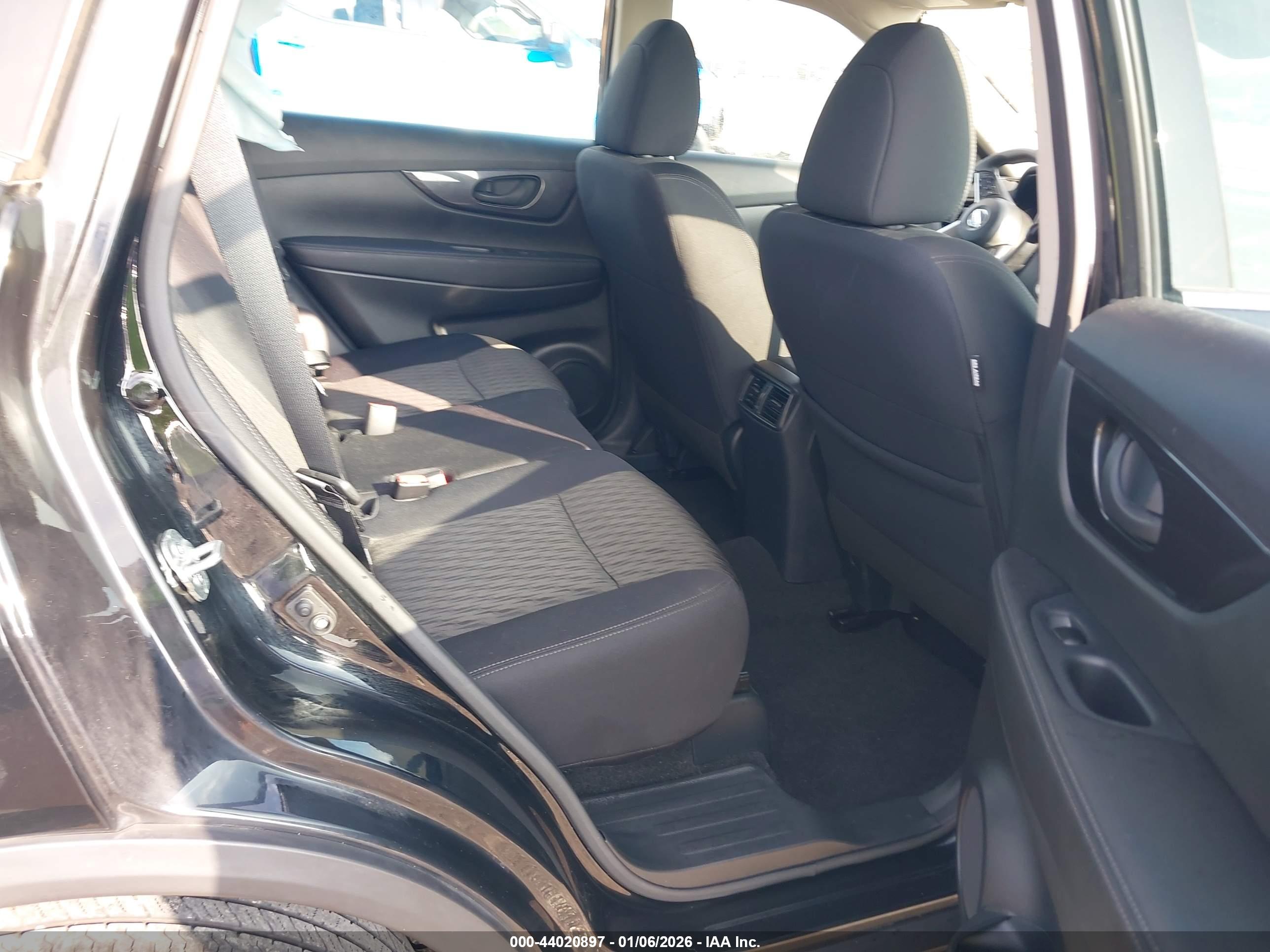 NISSAN ROGUE image 8