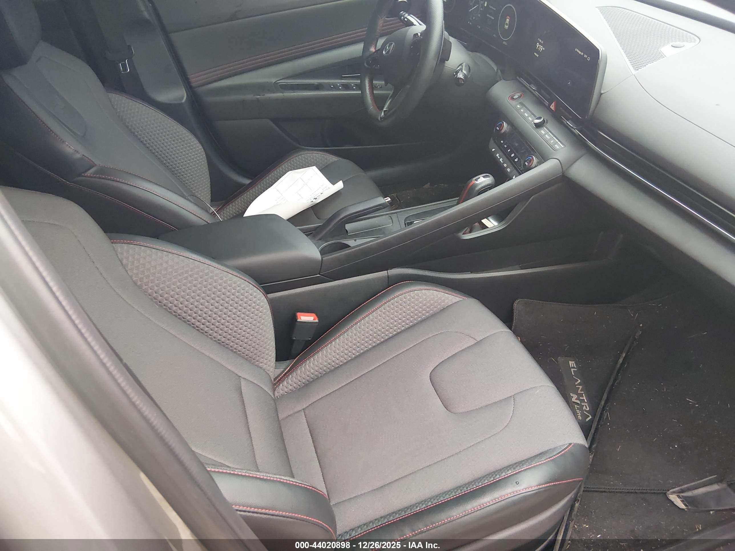 HYUNDAI ELANTRA image 5
