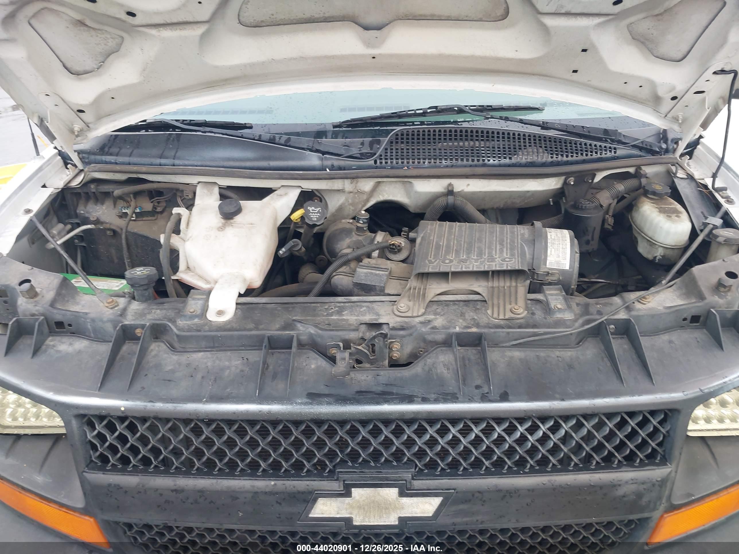 CHEVROLET EXPRESS image 10