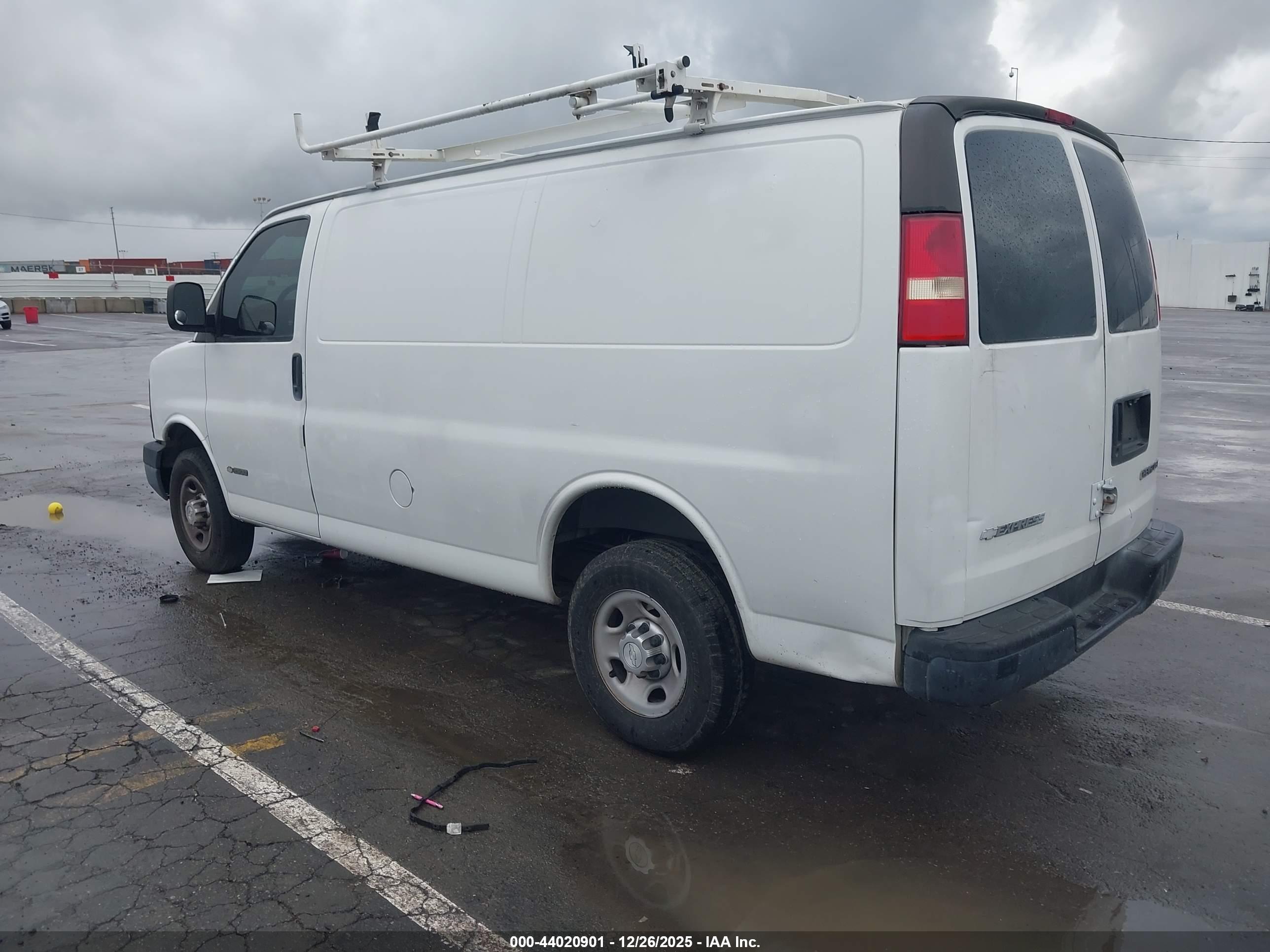 CHEVROLET EXPRESS image 3