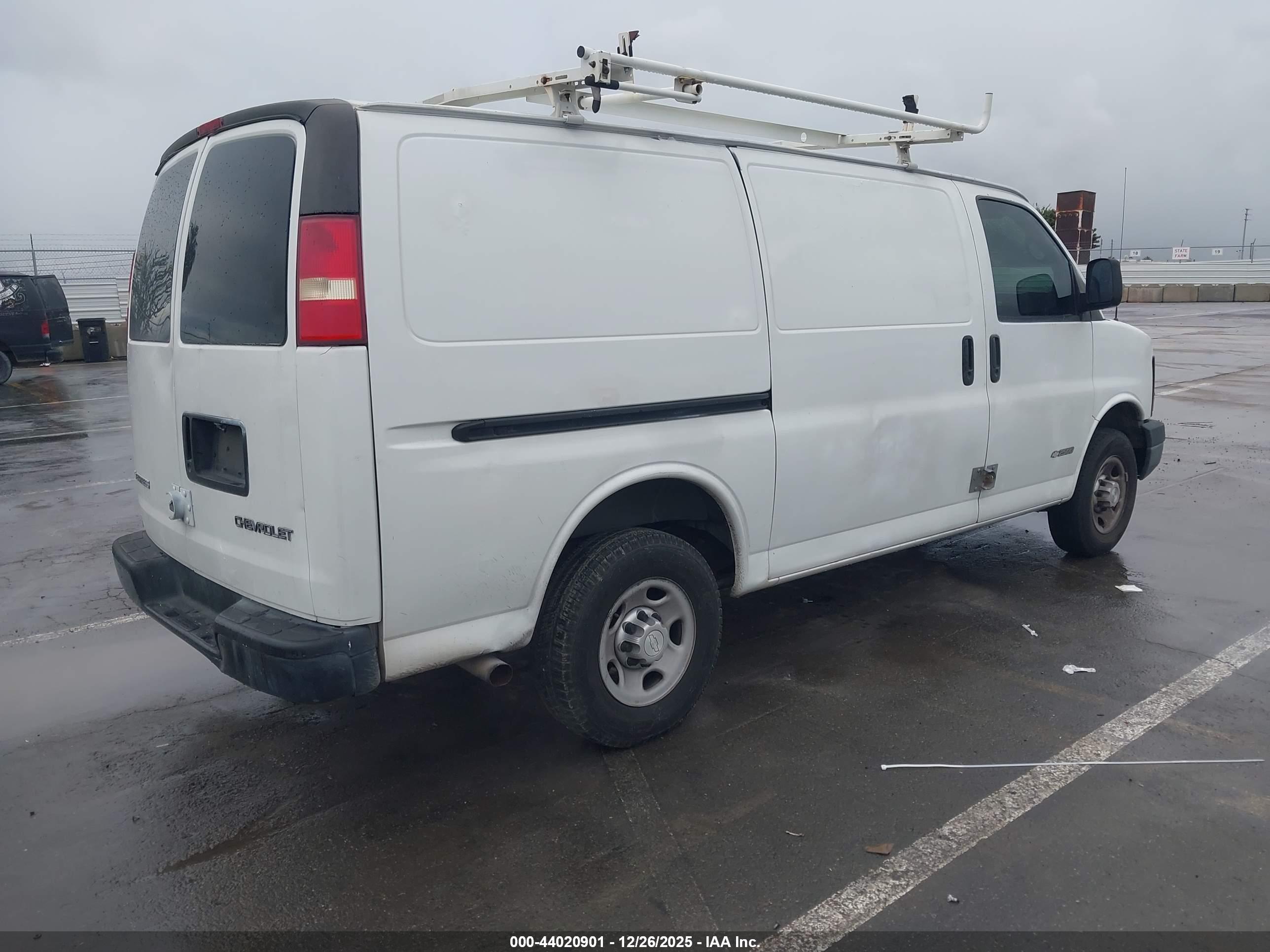 CHEVROLET EXPRESS image 4