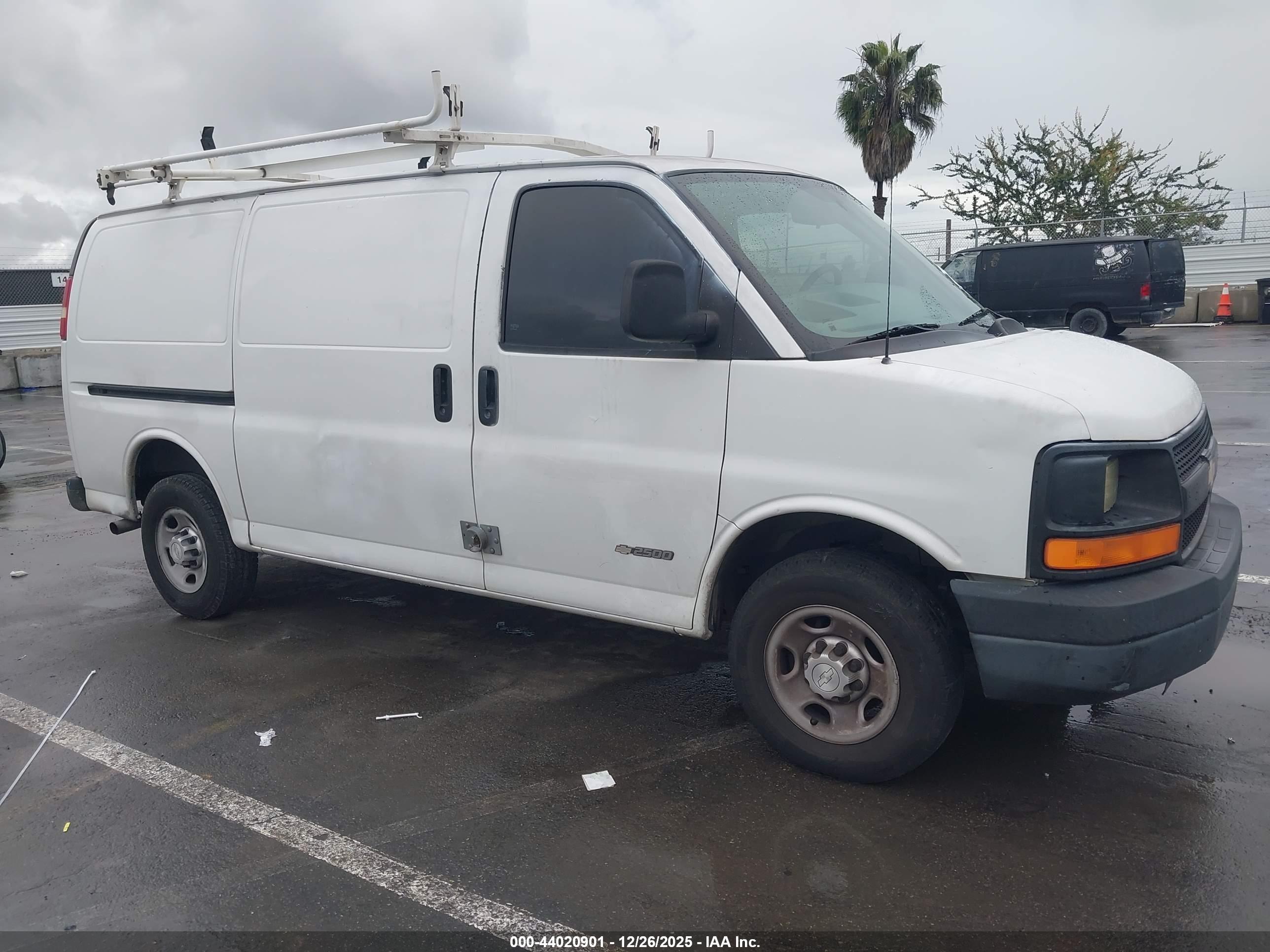CHEVROLET EXPRESS image 6