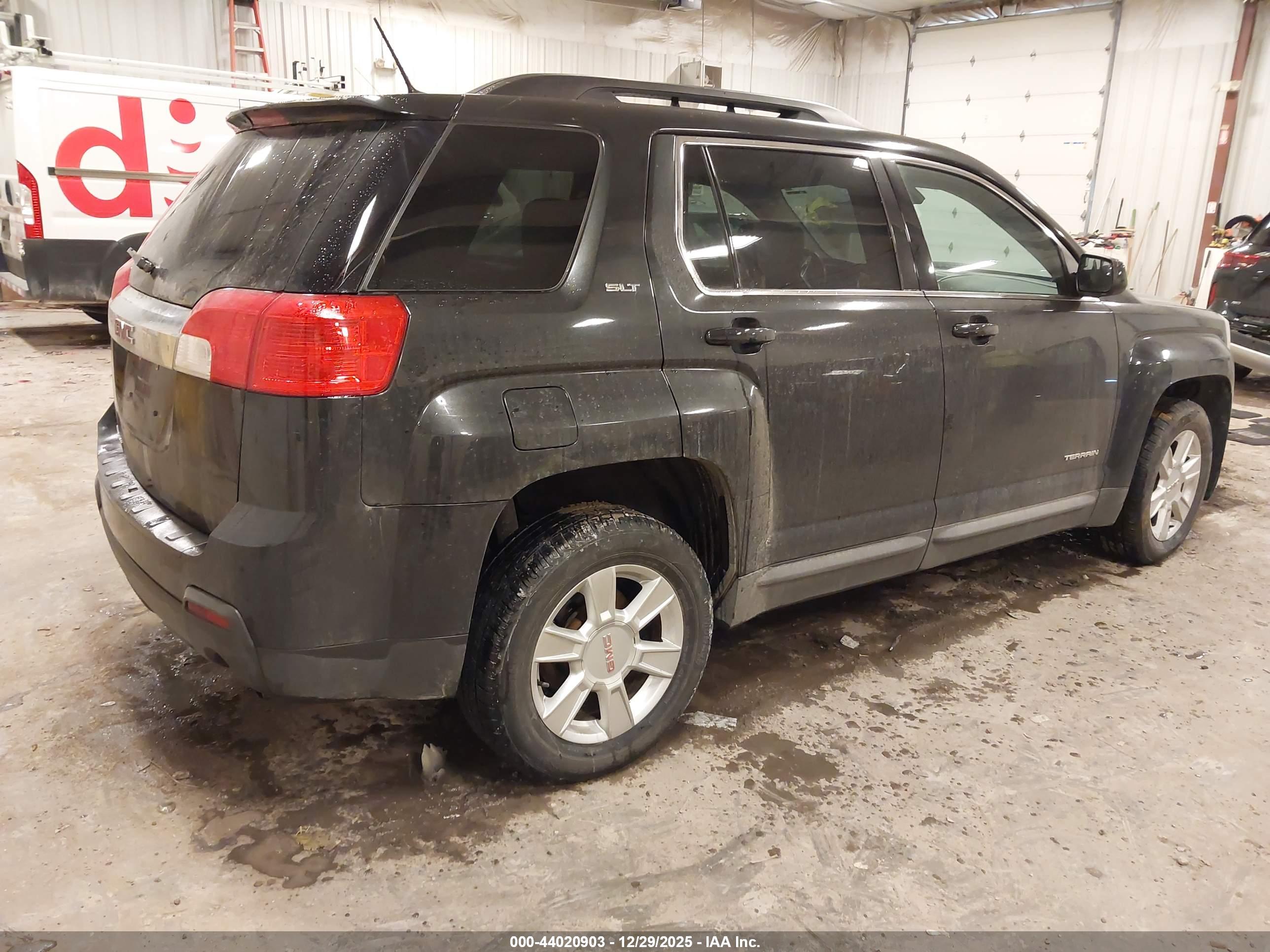 GMC TERRAIN image 4