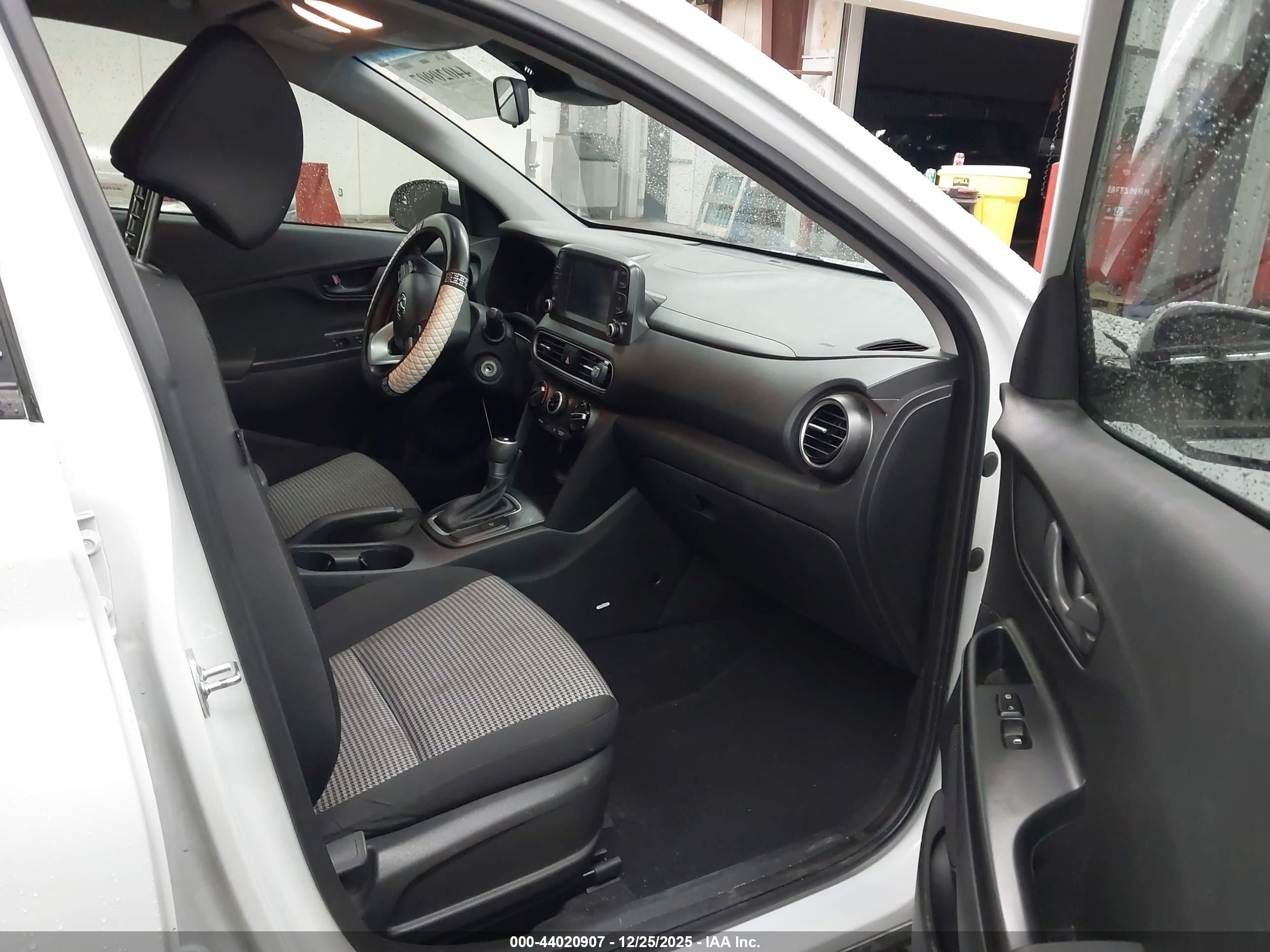 HYUNDAI KONA image 5