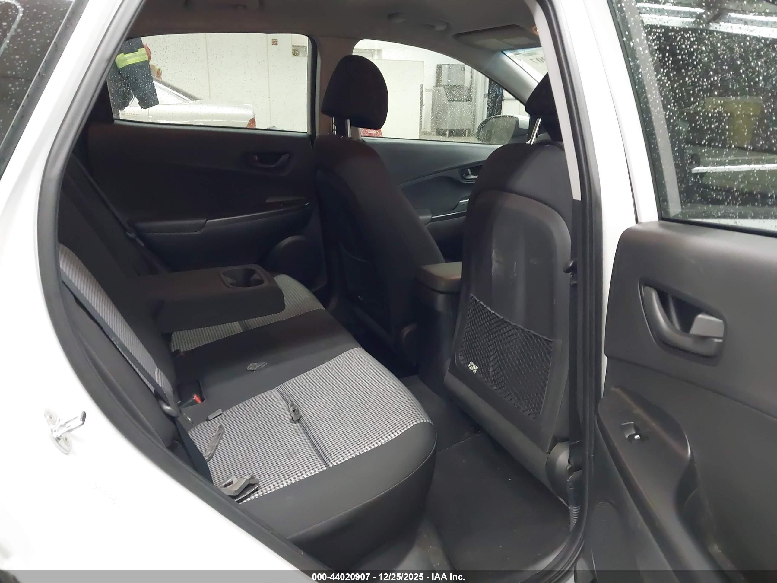 HYUNDAI KONA image 8