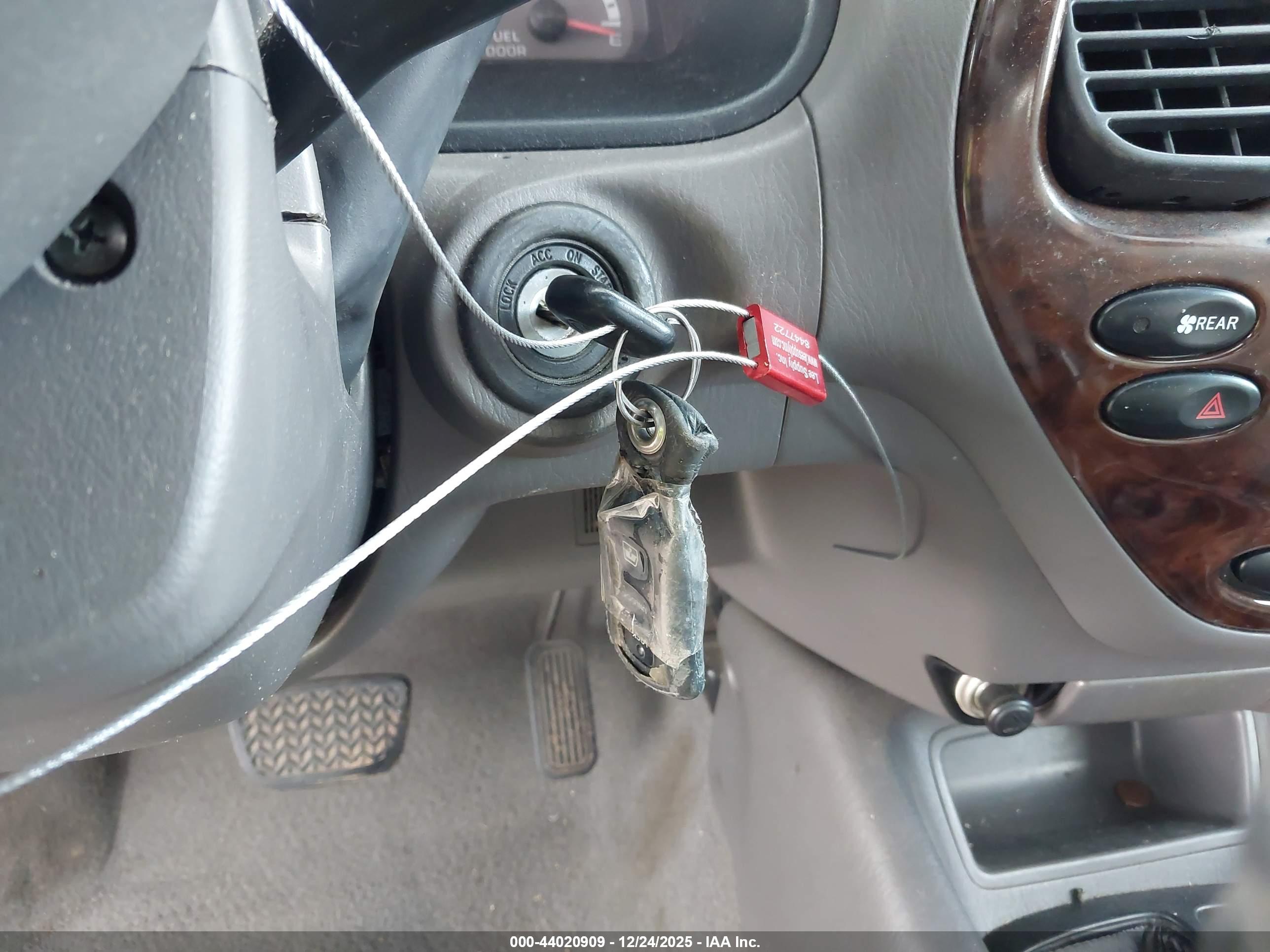 TOYOTA SEQUOIA image 11