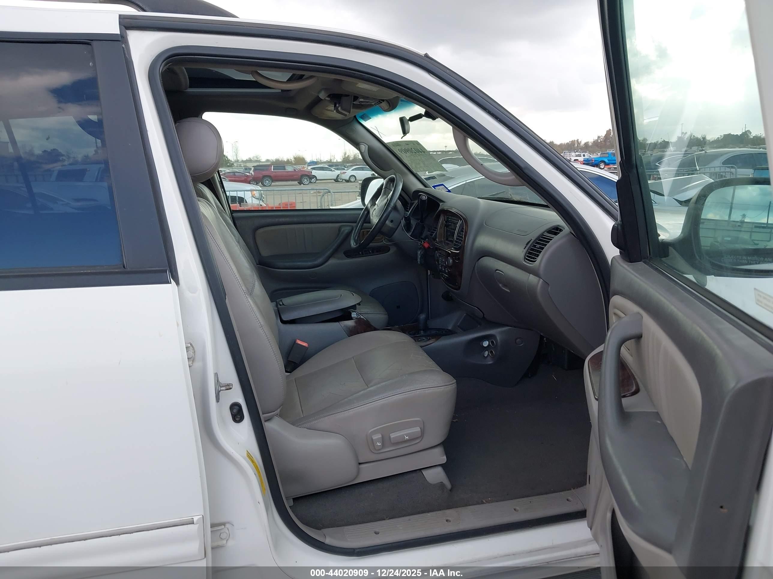 TOYOTA SEQUOIA image 5