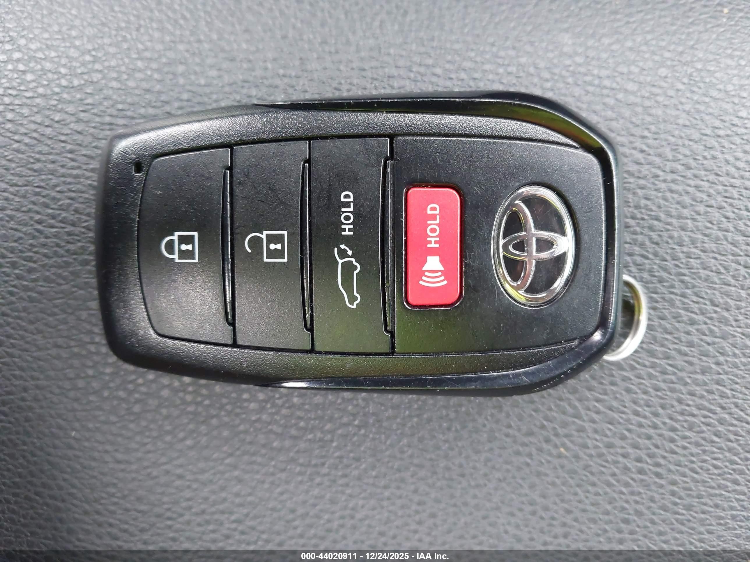 TOYOTA COROLLA image 11