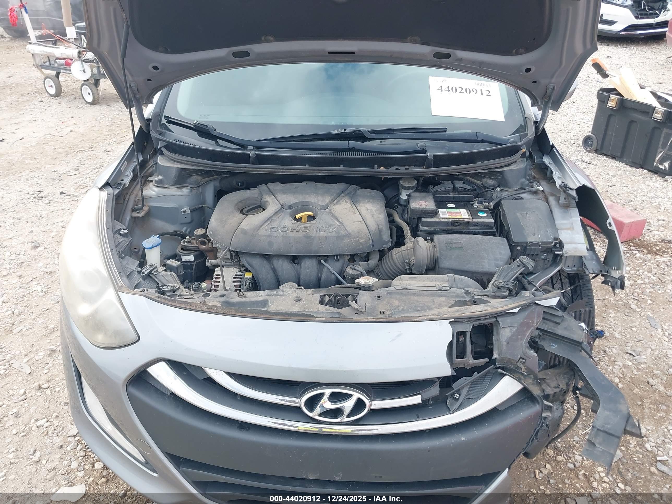 HYUNDAI ELANTRA image 10