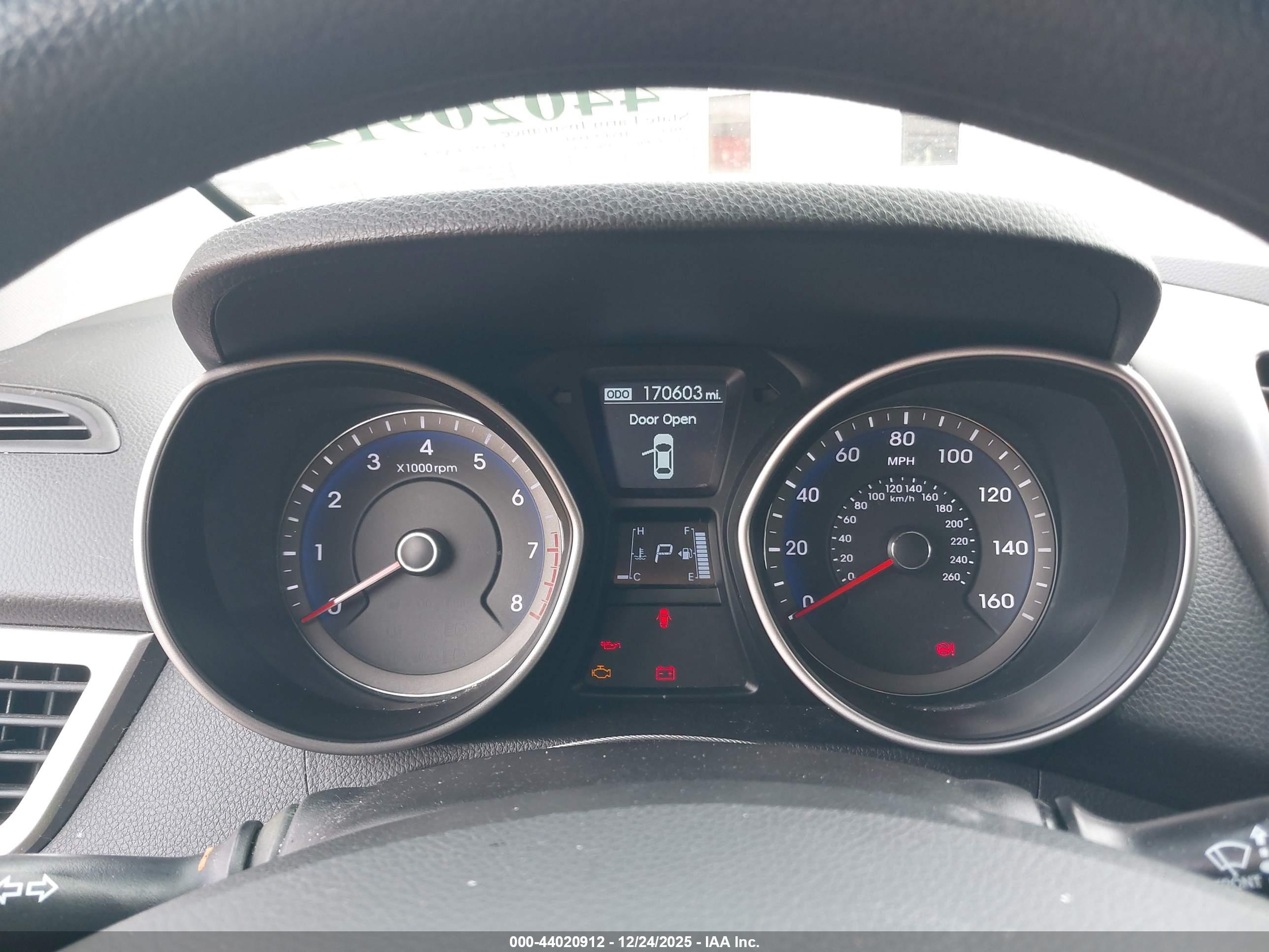 HYUNDAI ELANTRA image 7