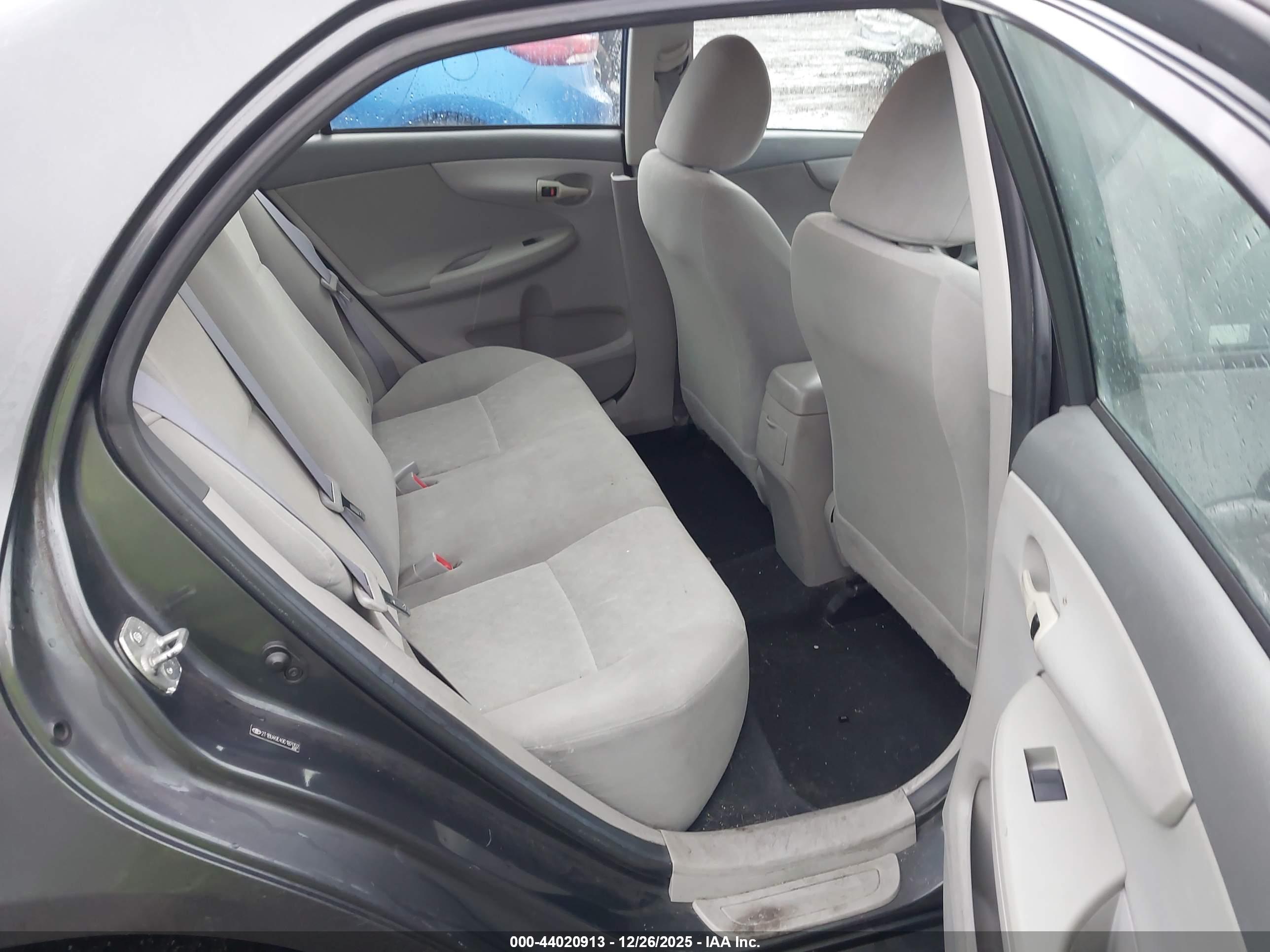 TOYOTA COROLLA image 8