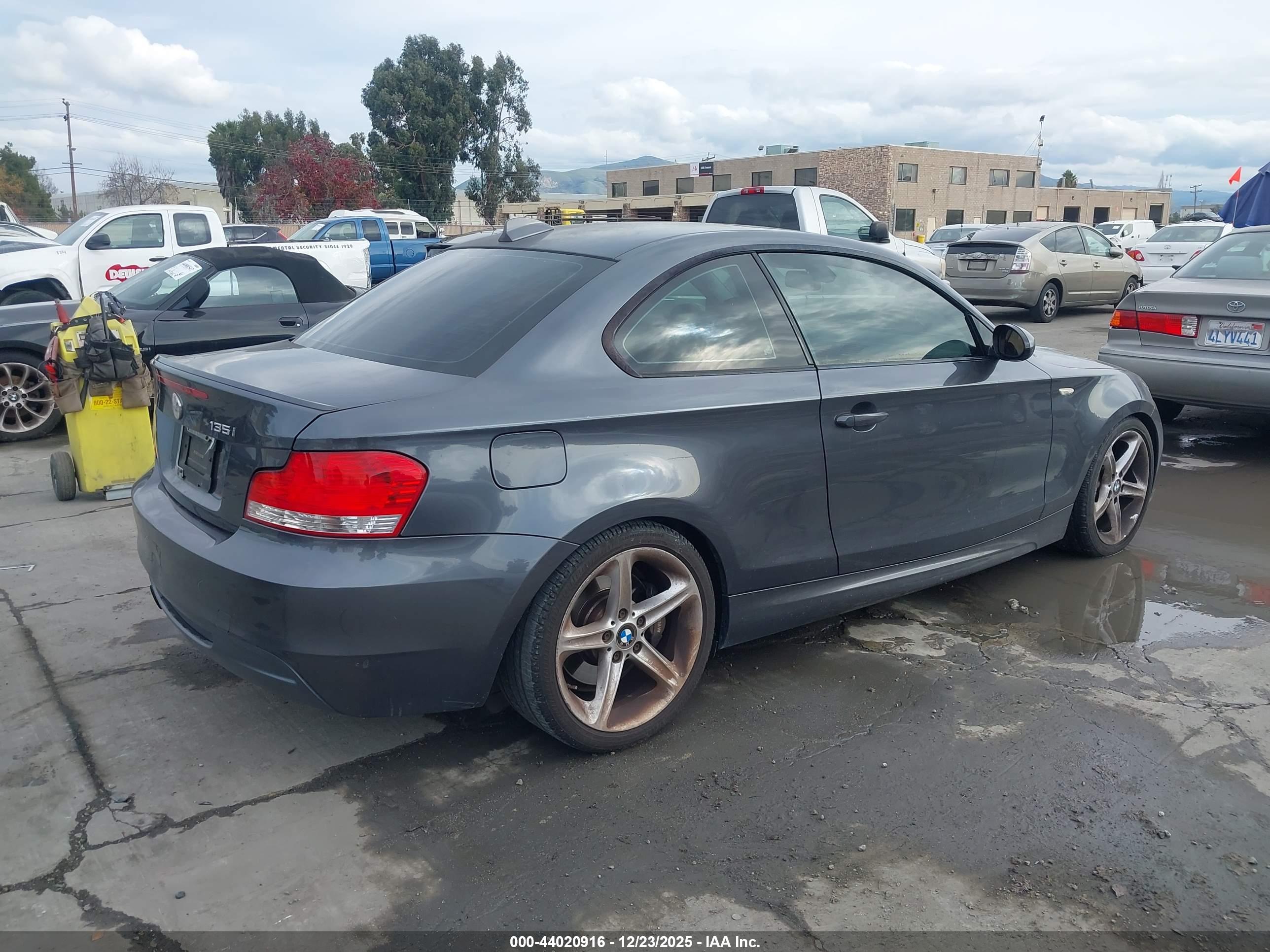 BMW 135I image 4