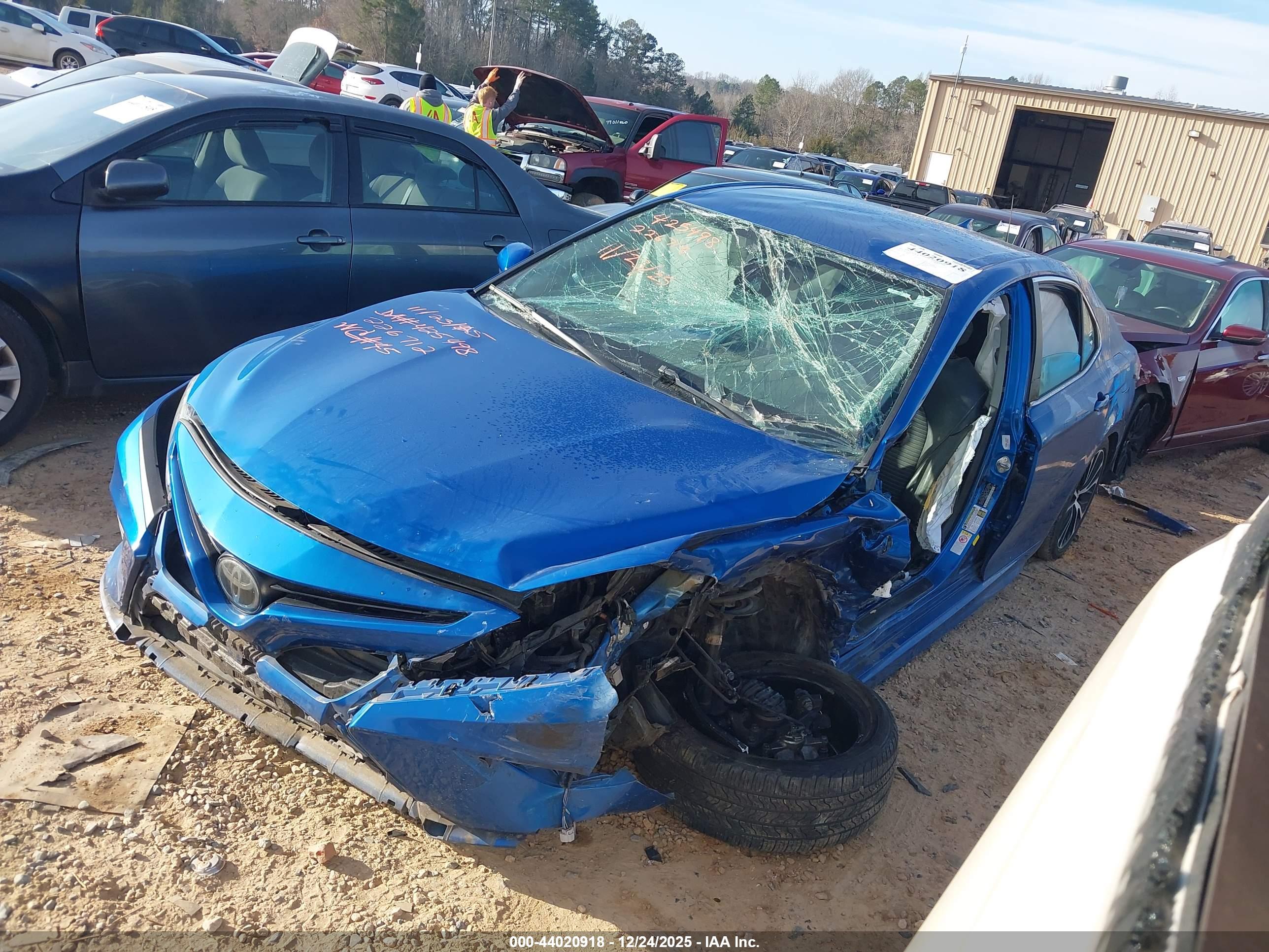 TOYOTA CAMRY image 2
