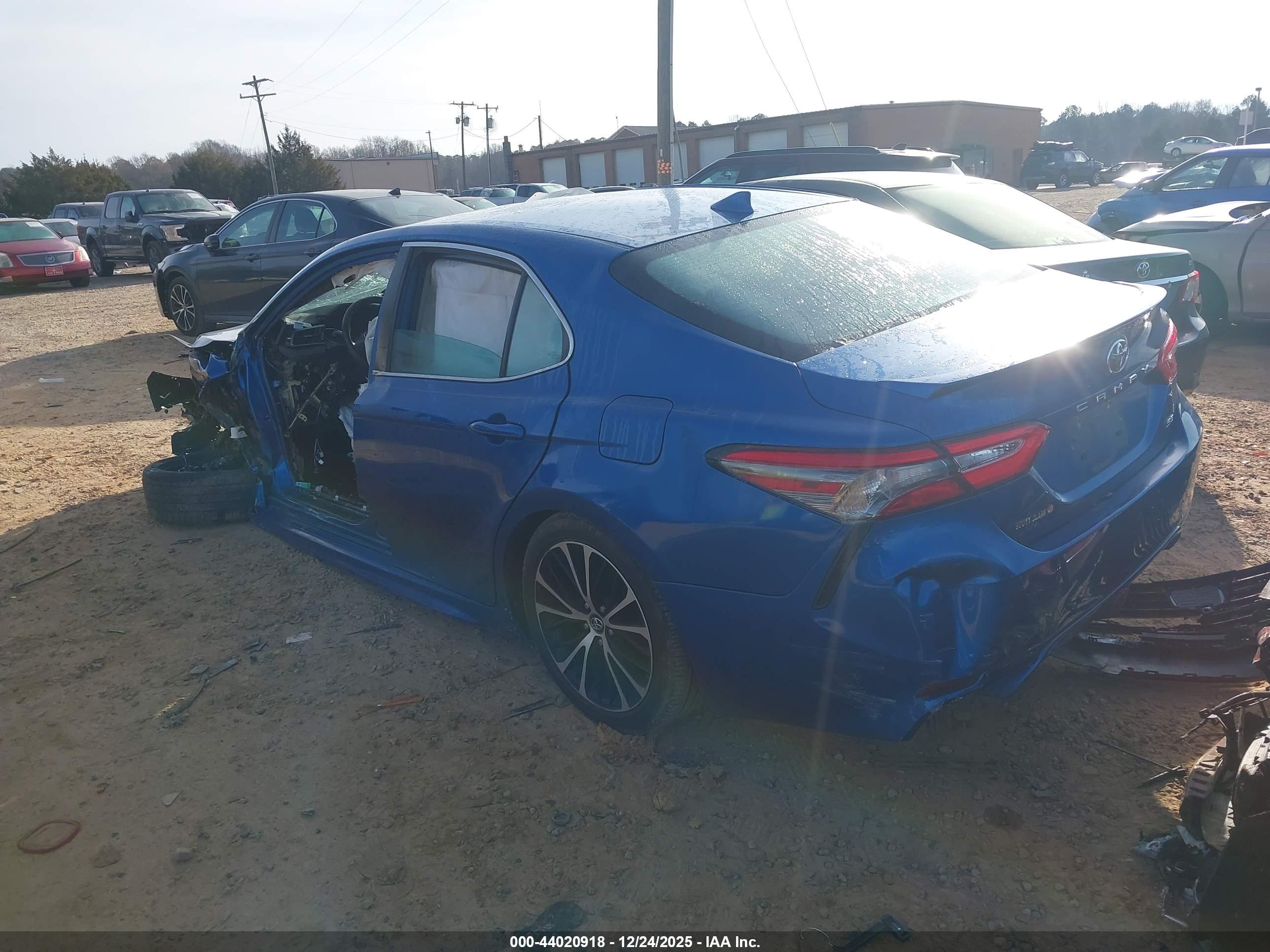 TOYOTA CAMRY image 3
