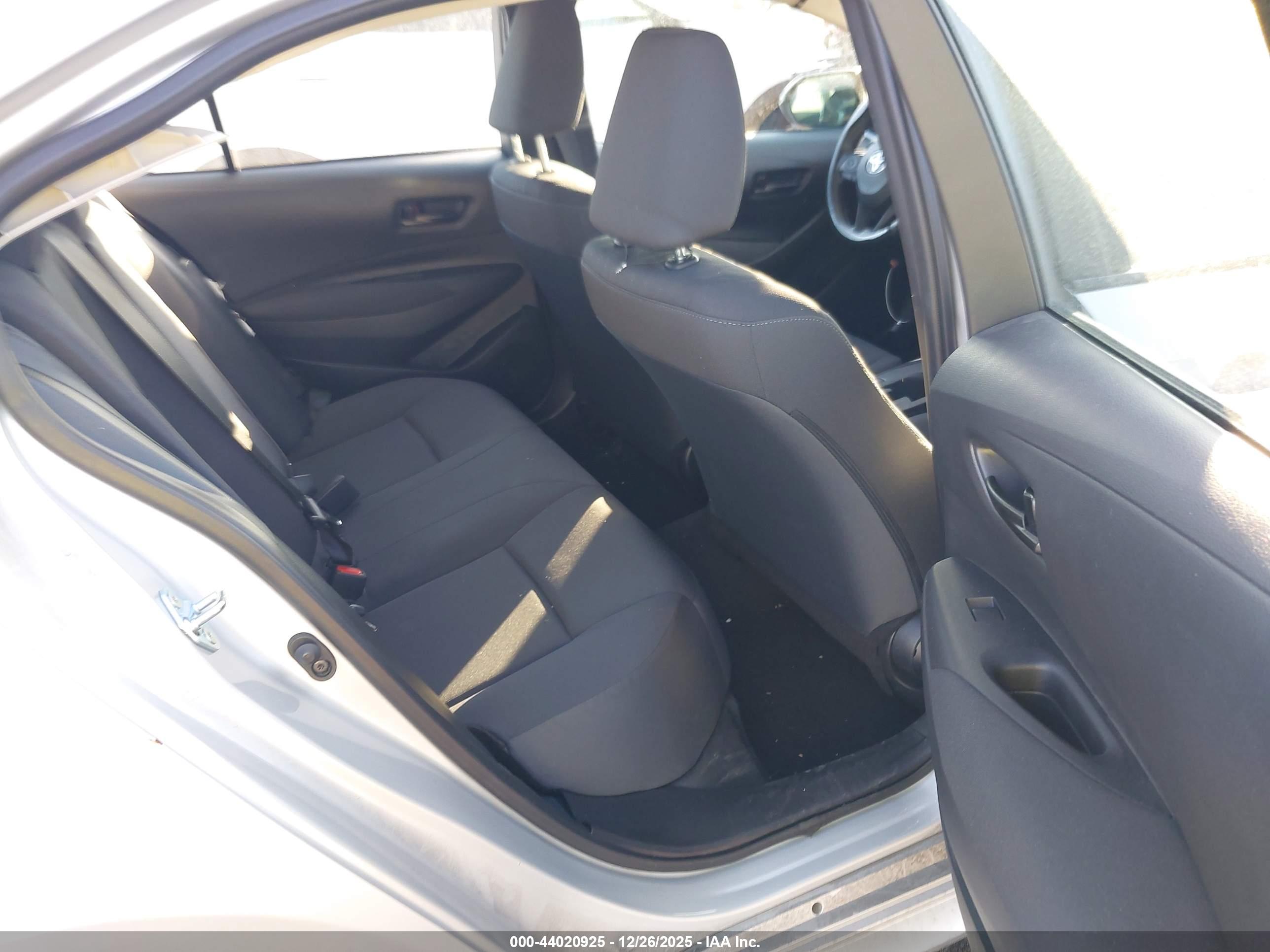 TOYOTA COROLLA image 8