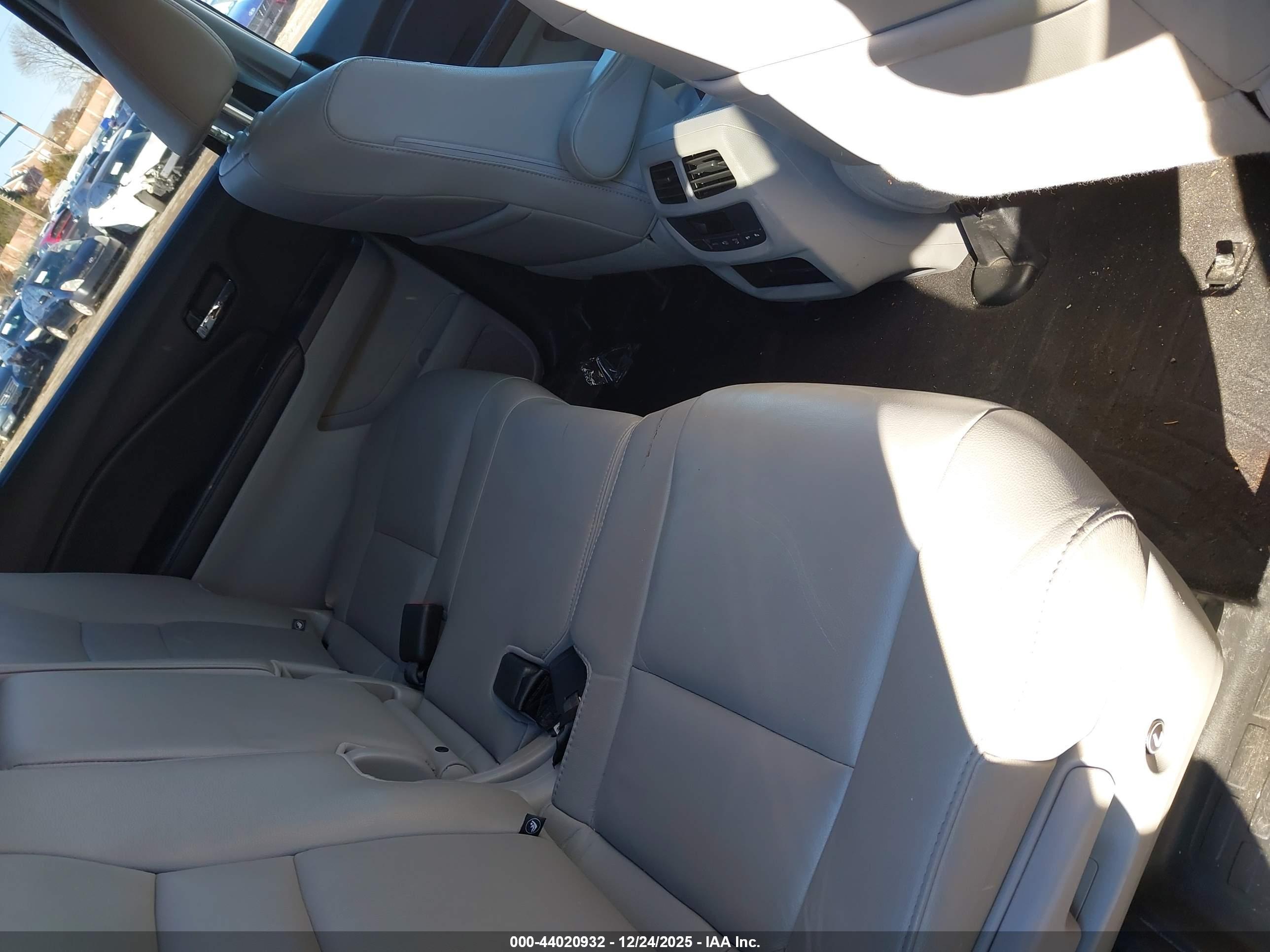 HONDA PILOT image 8